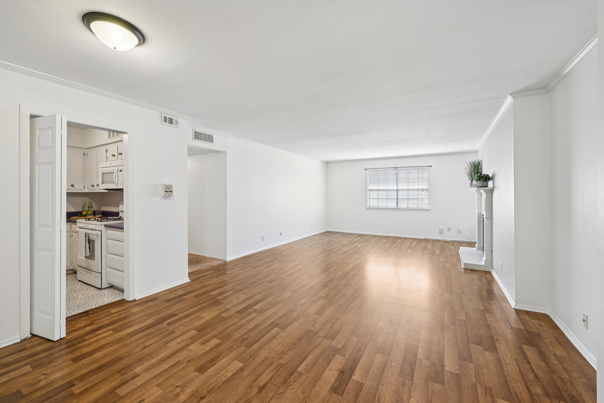 1401 Forest Edge Drive 21