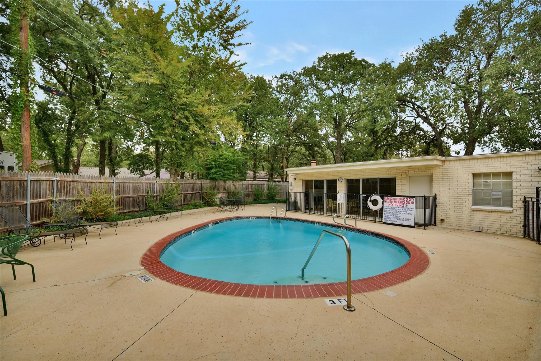 1401 Forest Edge Drive 21