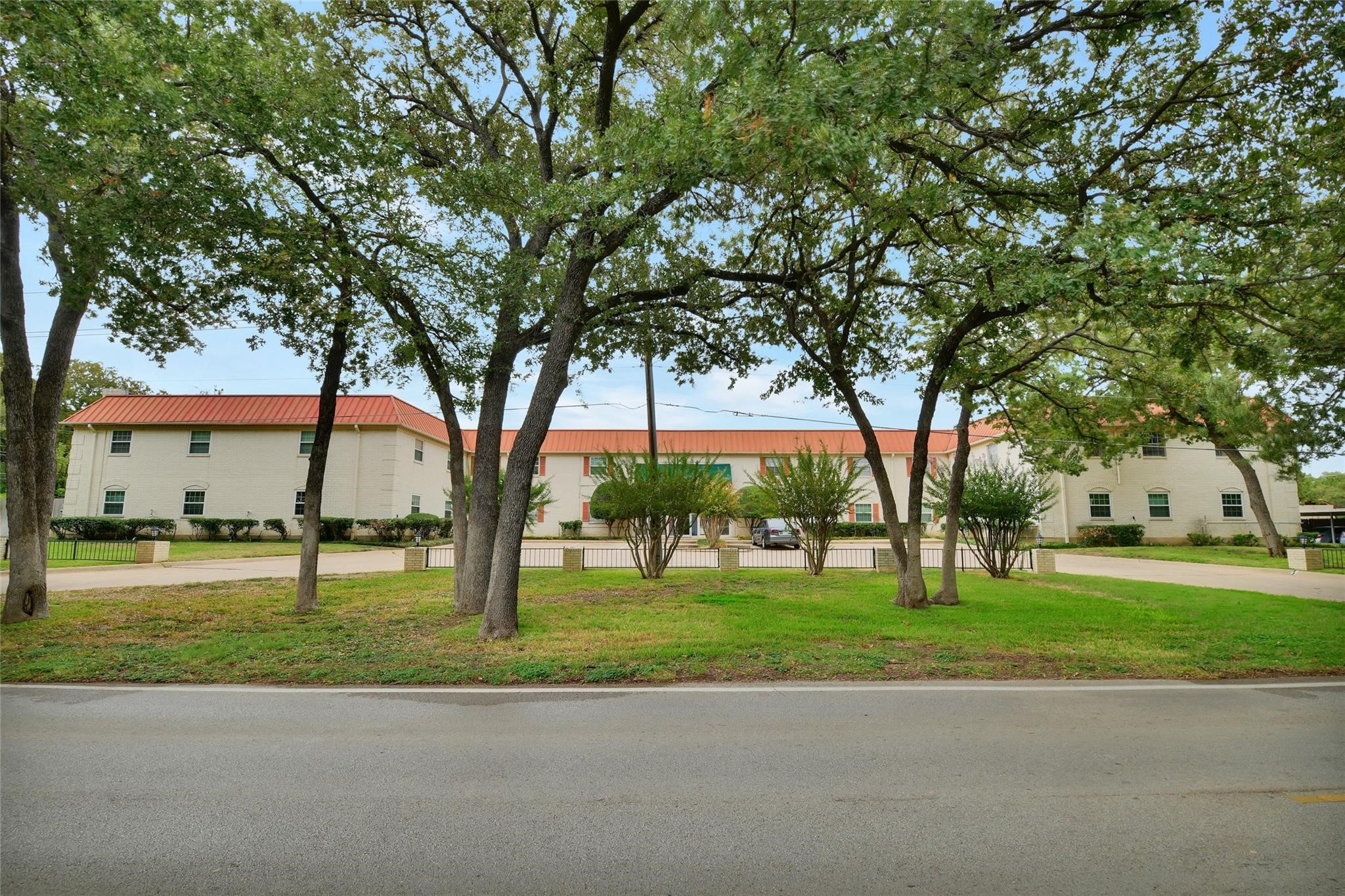 1401 Forest Edge Drive 21