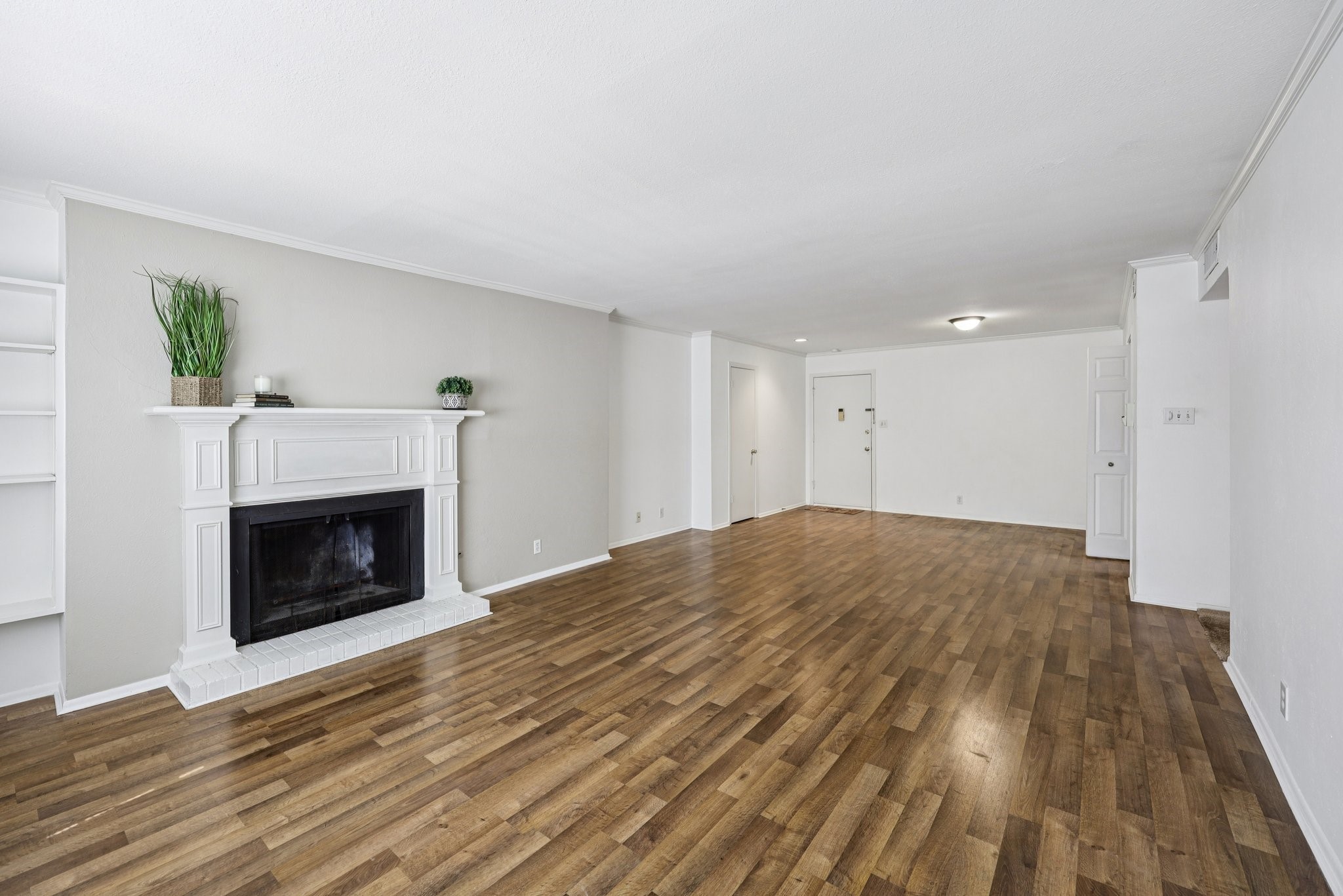 1401 Forest Edge Drive 21