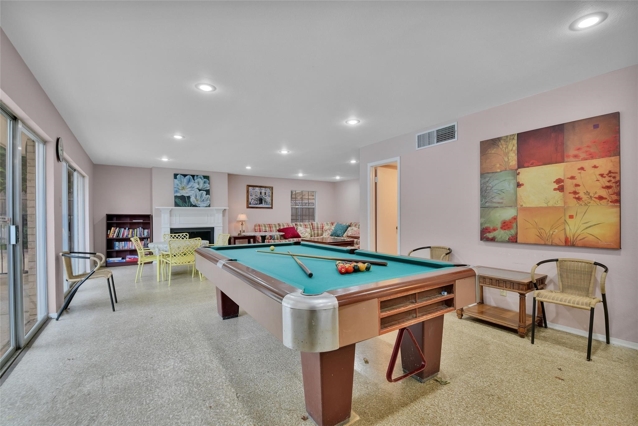 1401 Forest Edge Drive 21