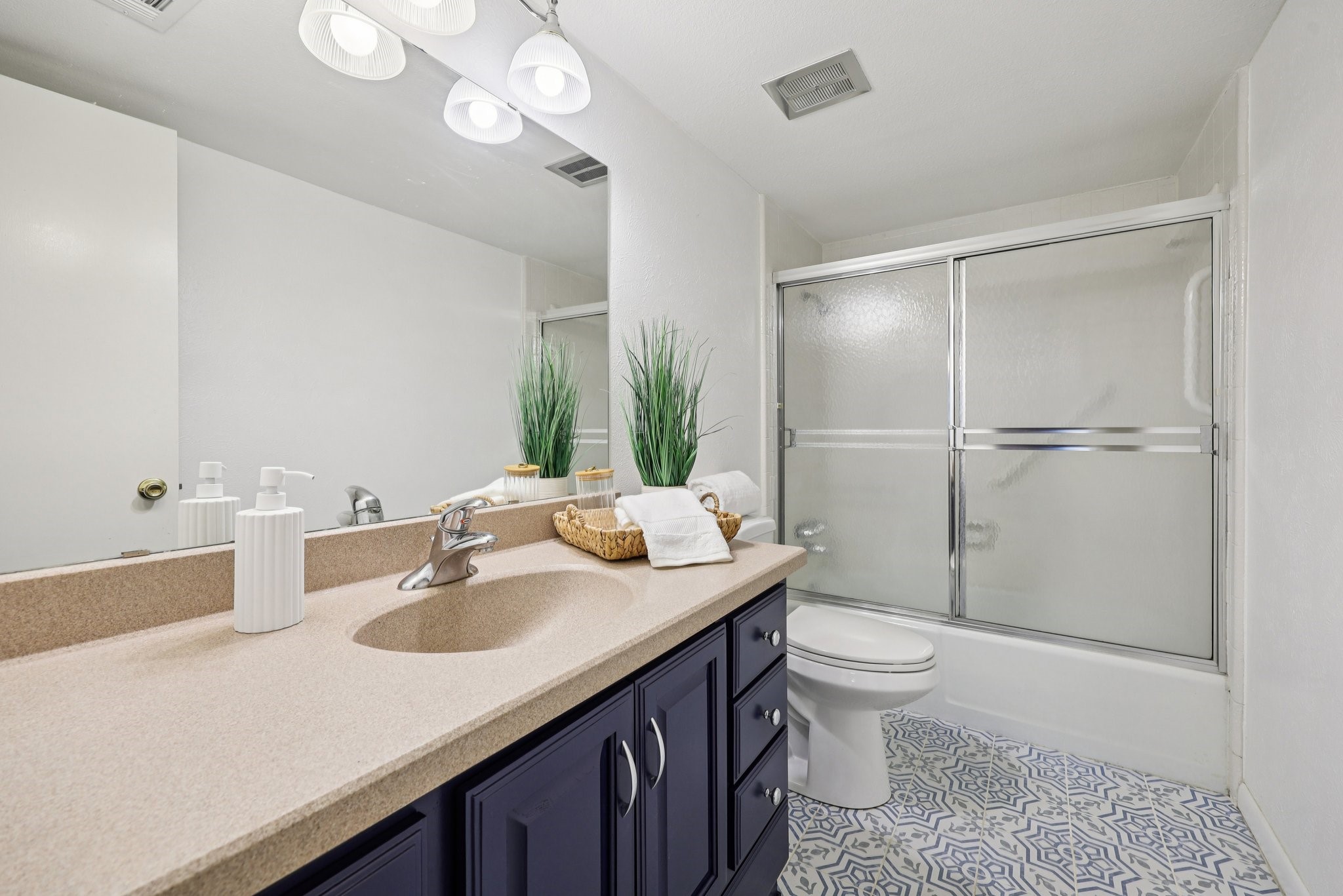 1401 Forest Edge Drive 21