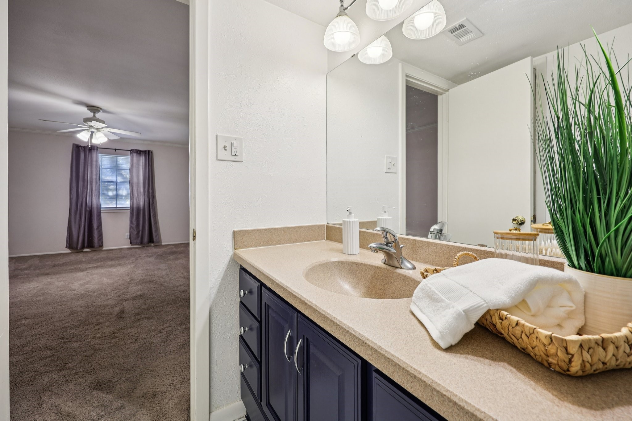 1401 Forest Edge Drive 21