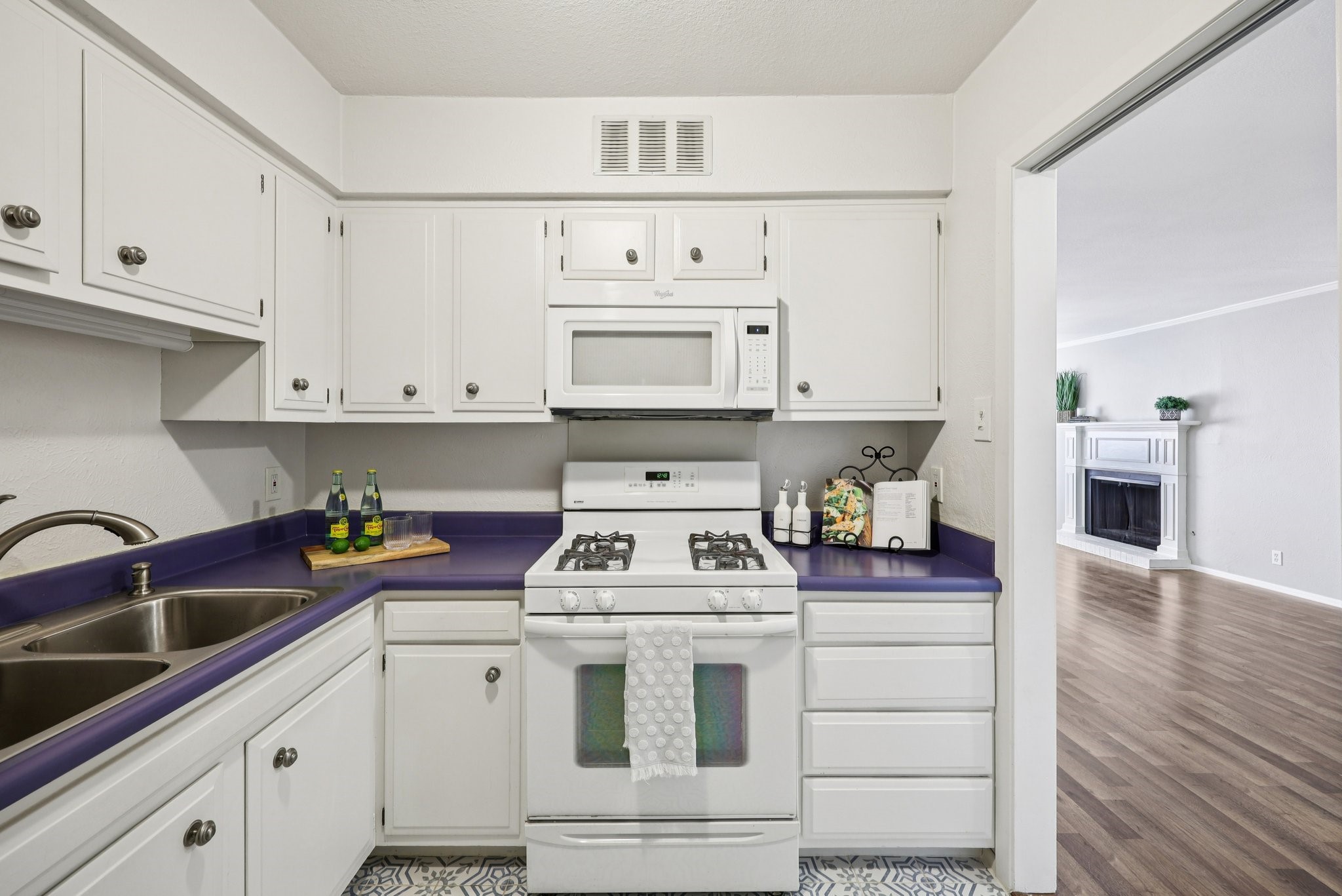 1401 Forest Edge Drive 21