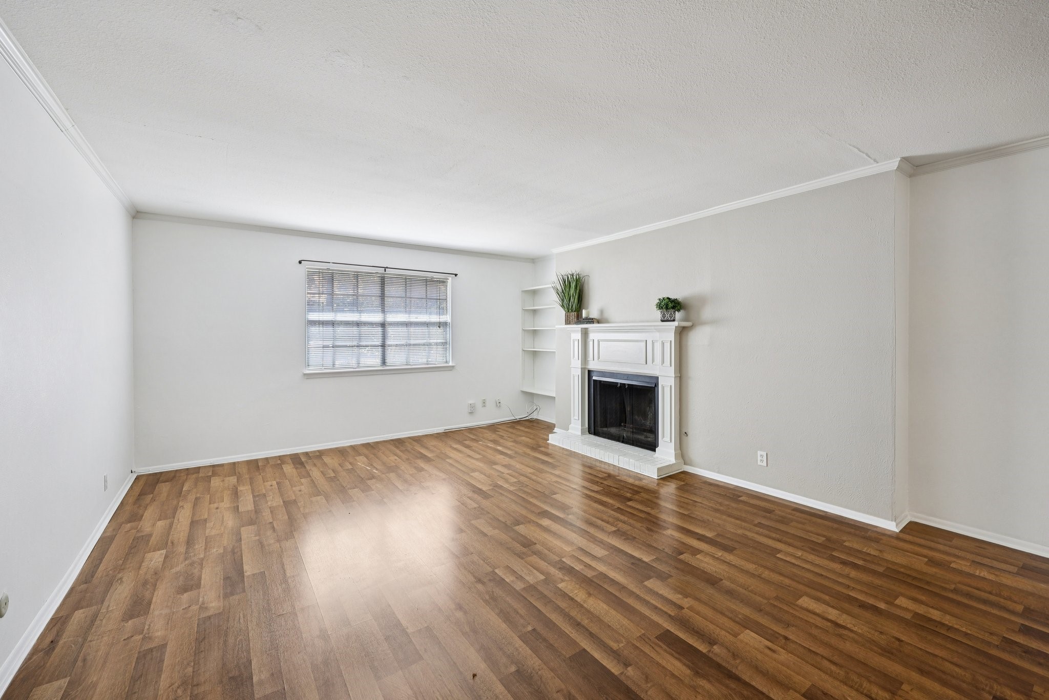 1401 Forest Edge Drive 21