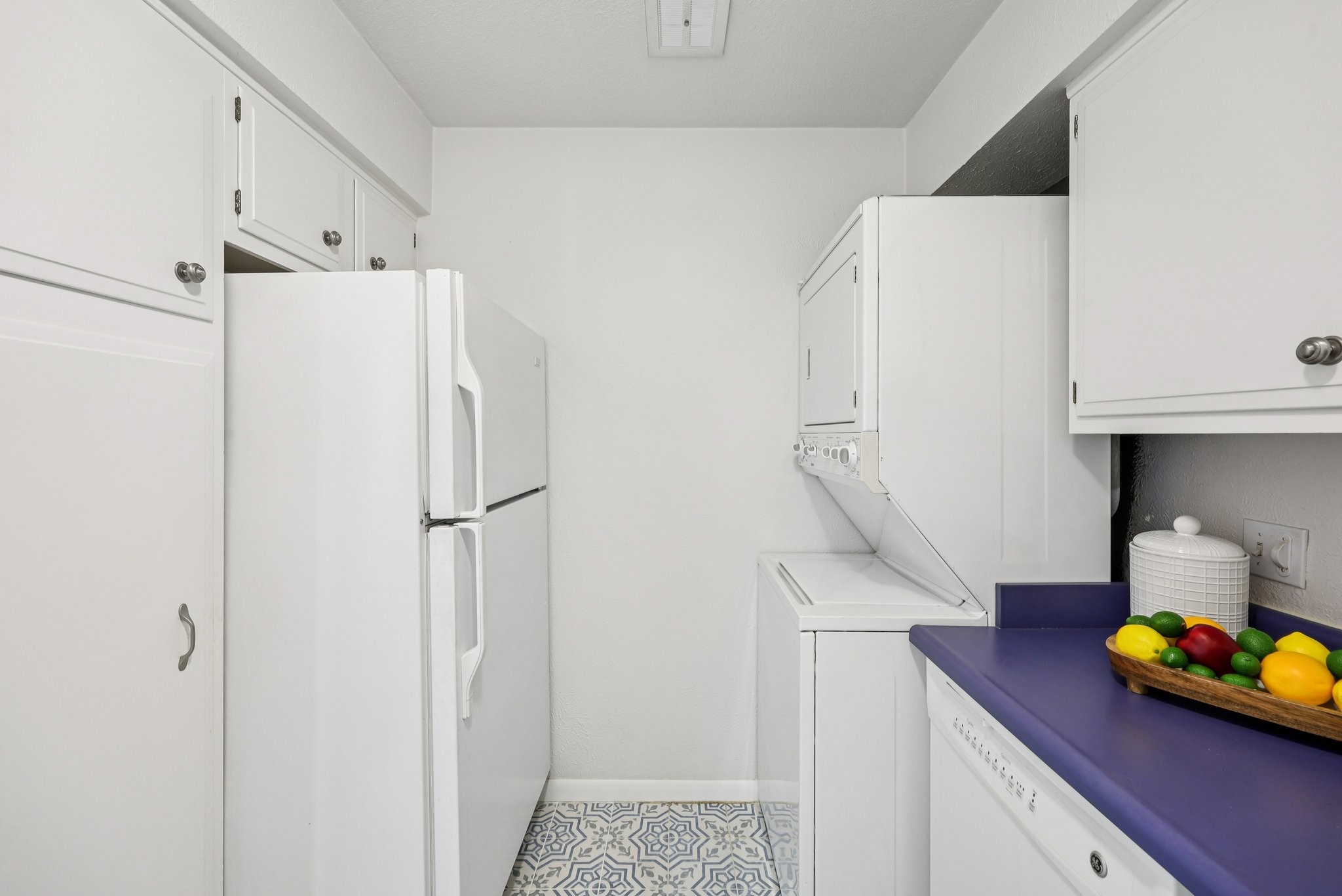 1401 Forest Edge Drive 21