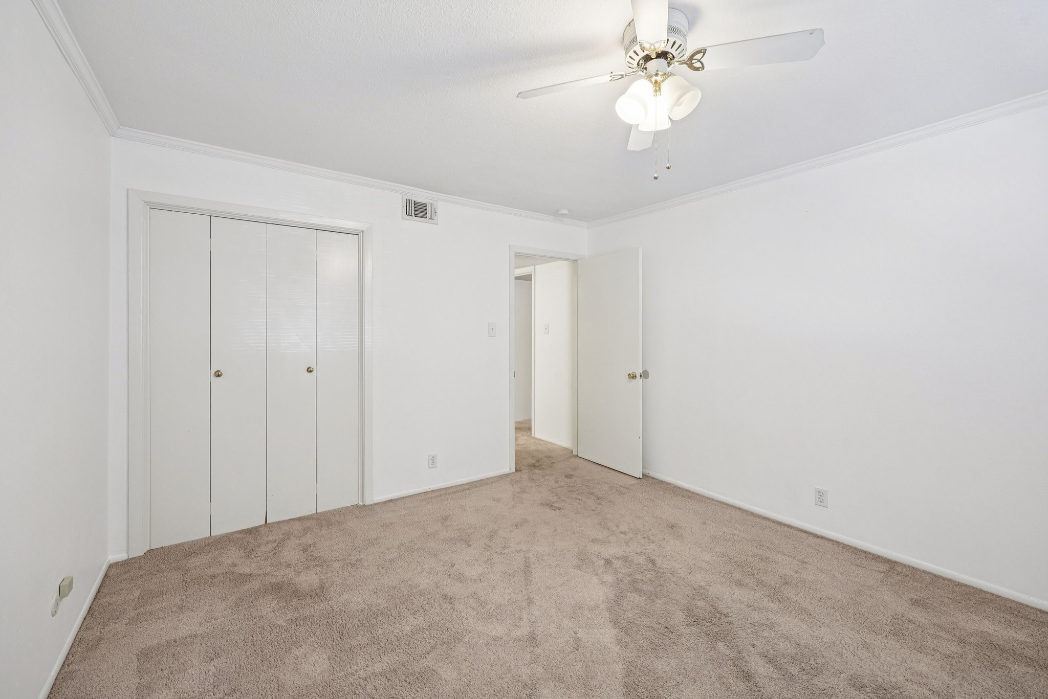 1401 Forest Edge Drive 21