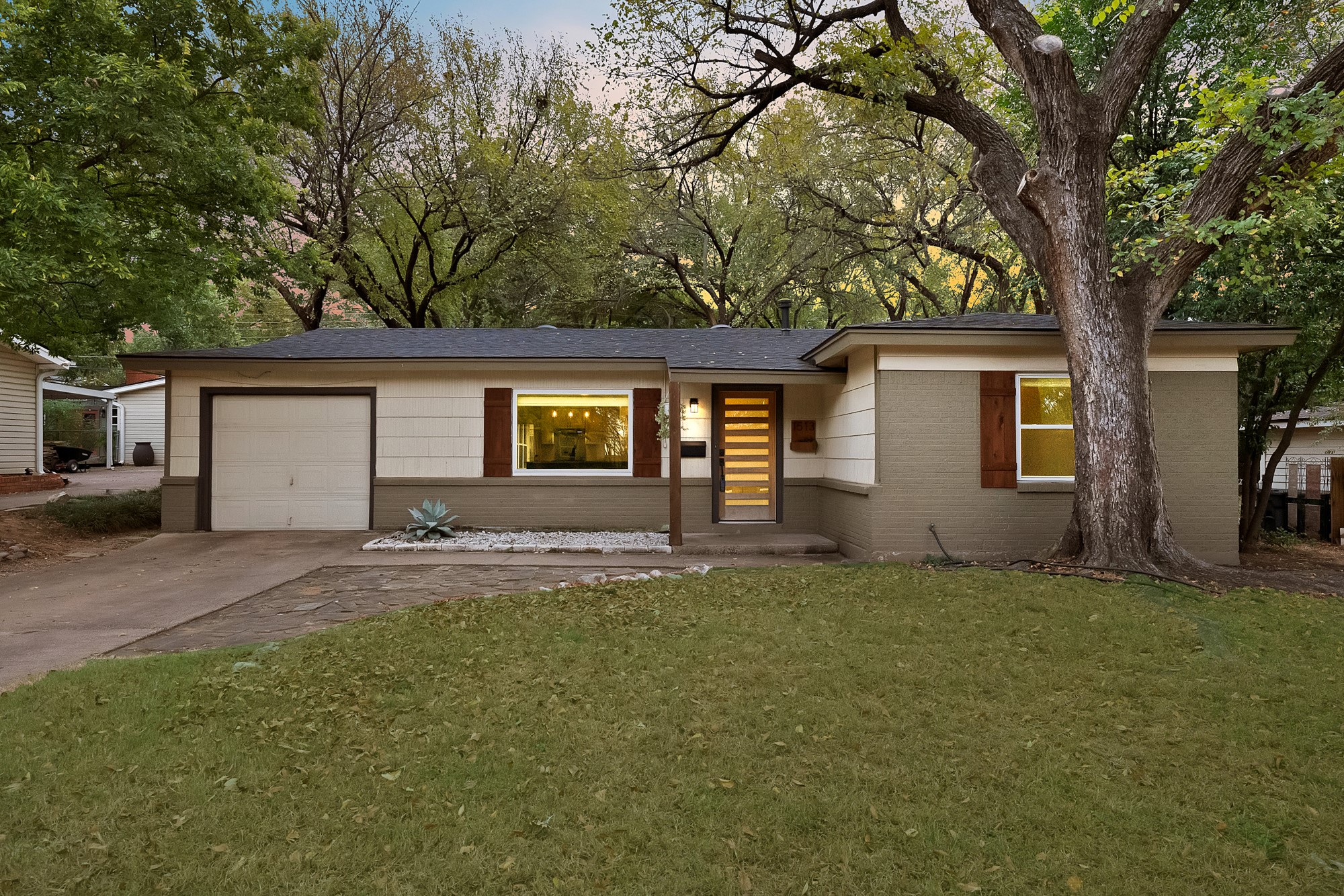 1513 Ravenwood Drive