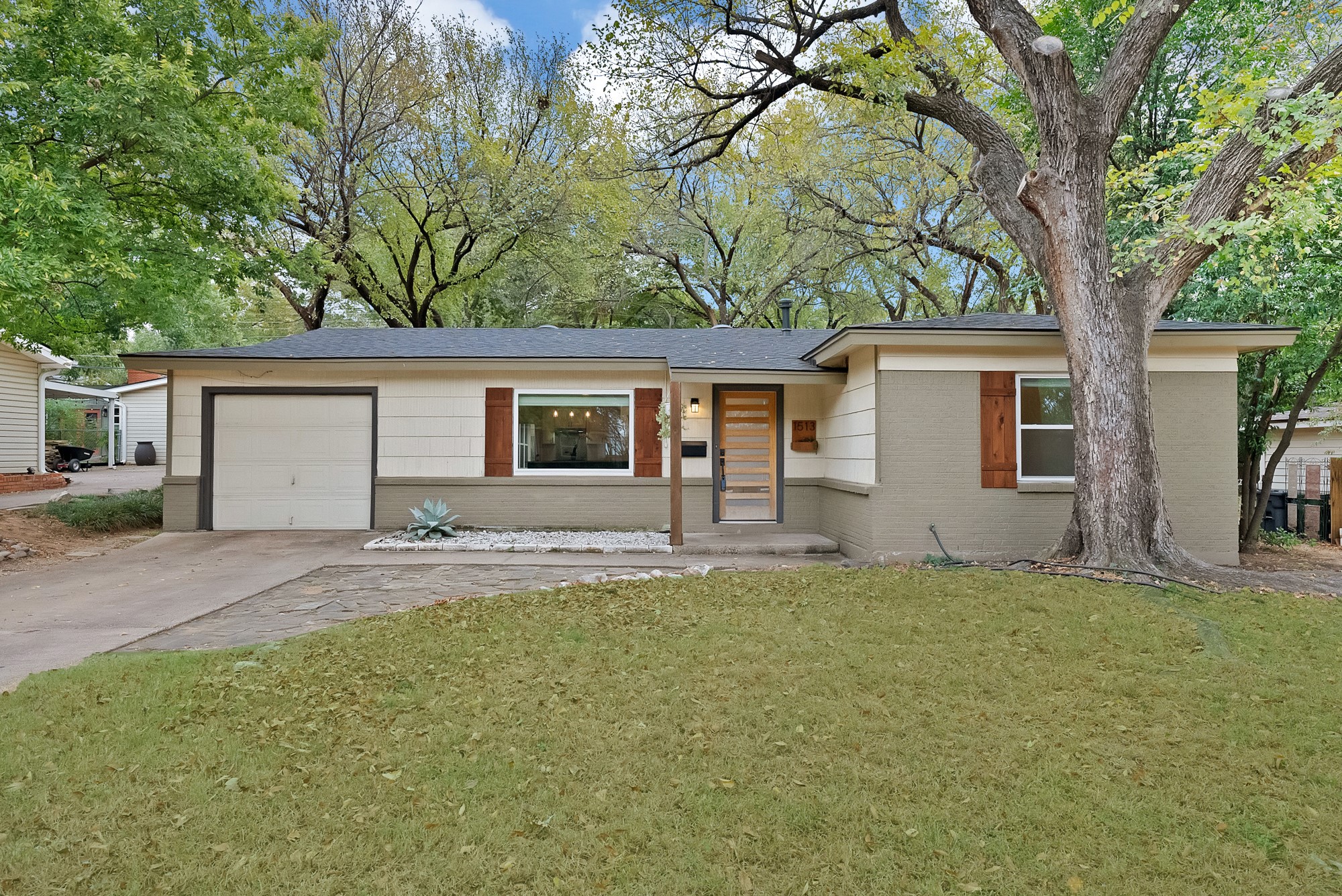 1513 Ravenwood Drive