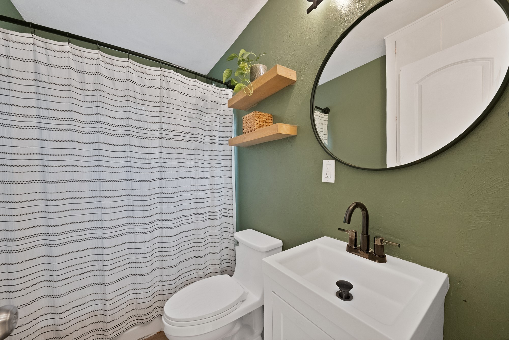 1513 Ravenwood Drive