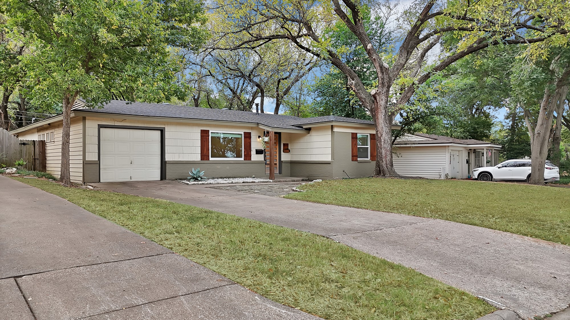 1513 Ravenwood Drive