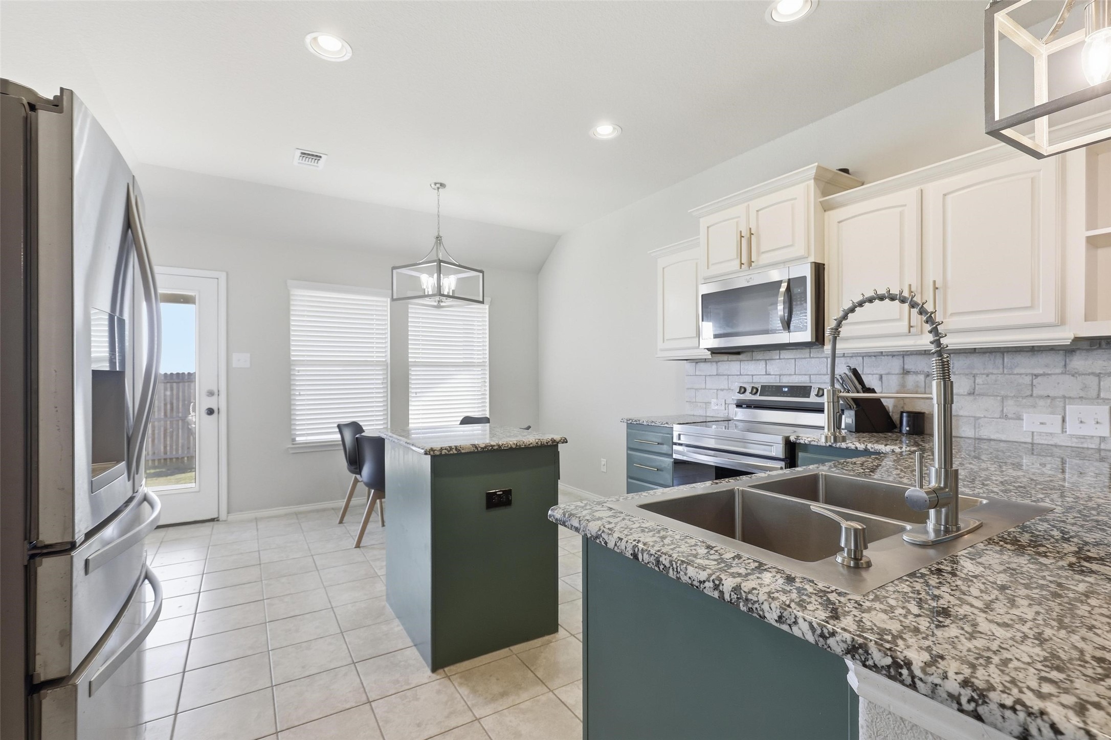 10329 Kingspoint Boulevard