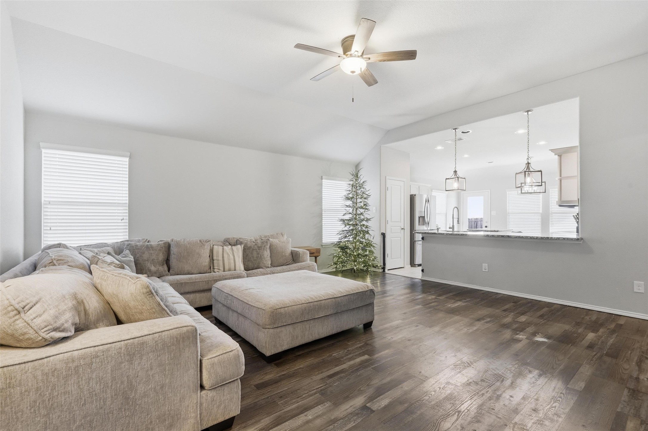 10329 Kingspoint Boulevard