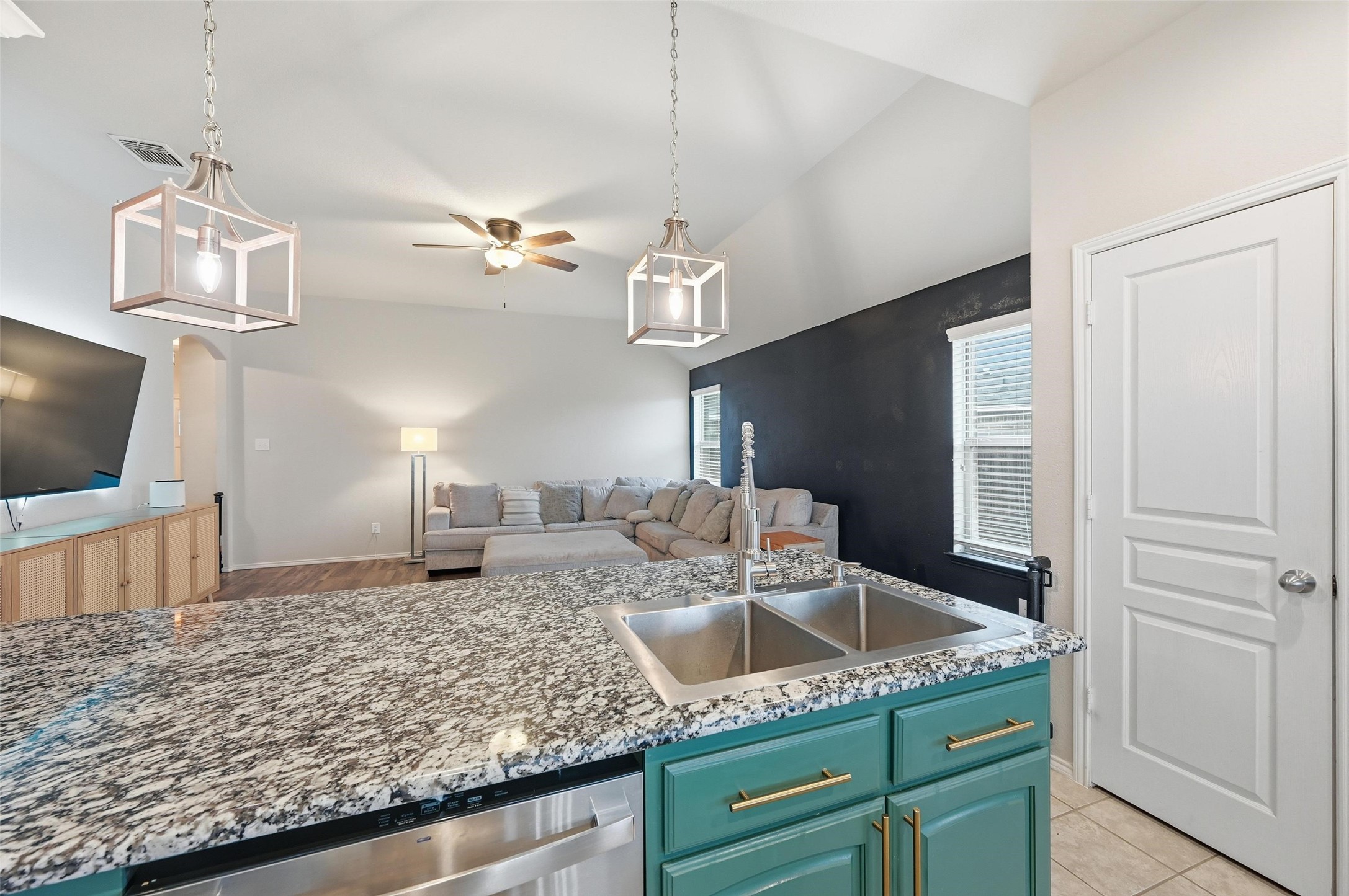 10329 Kingspoint Boulevard