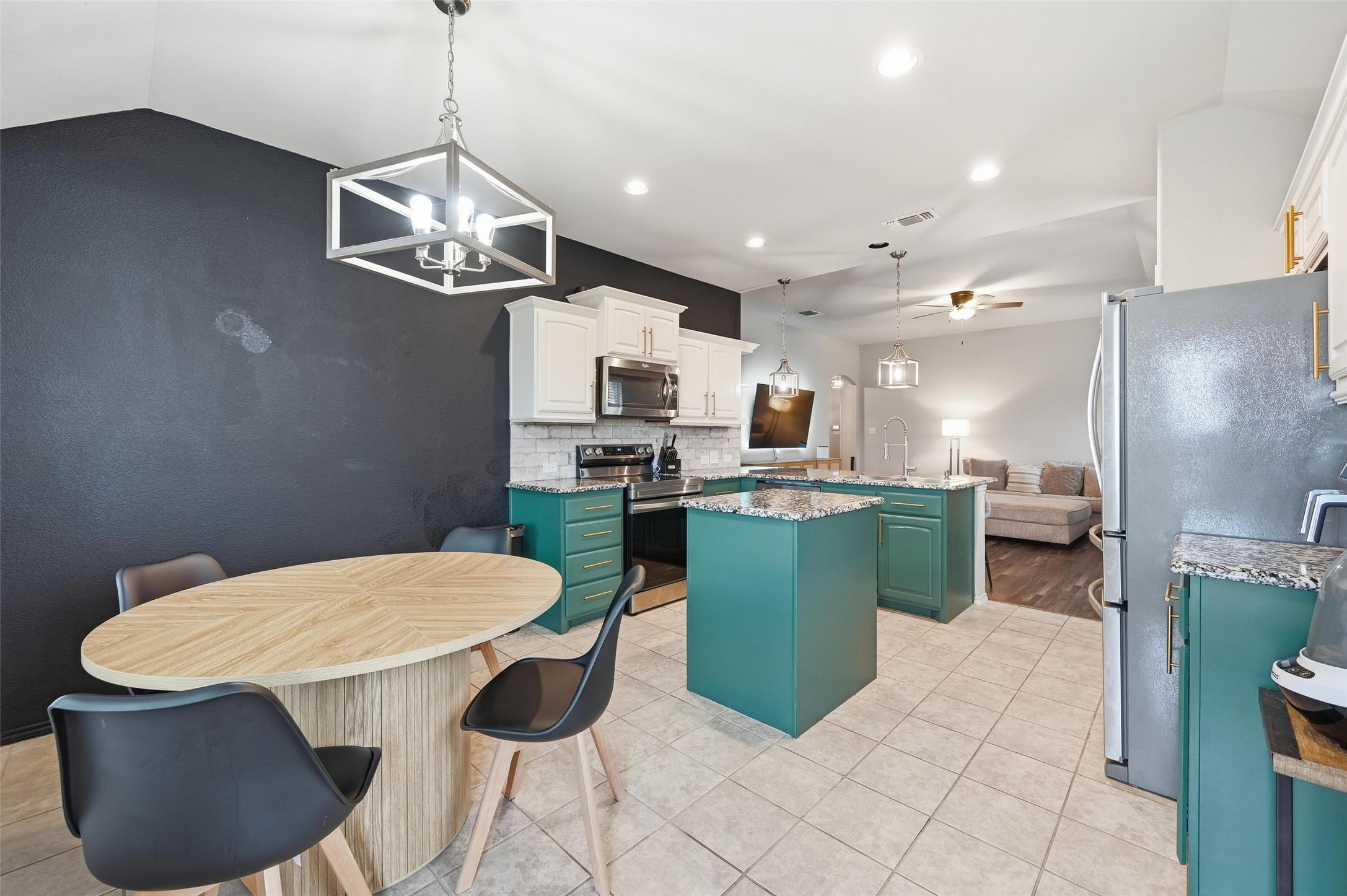 10329 Kingspoint Boulevard