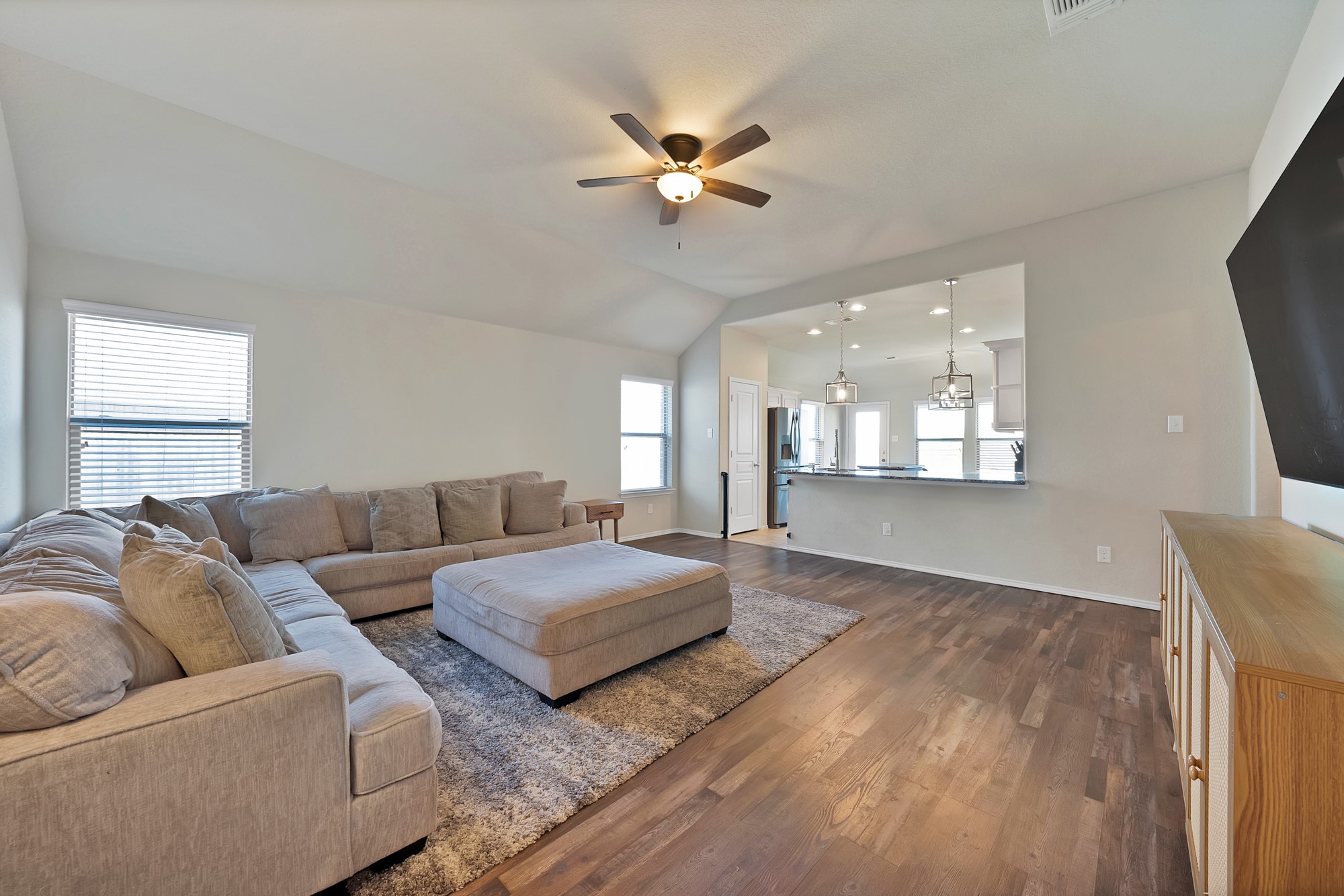 10329 Kingspoint Boulevard