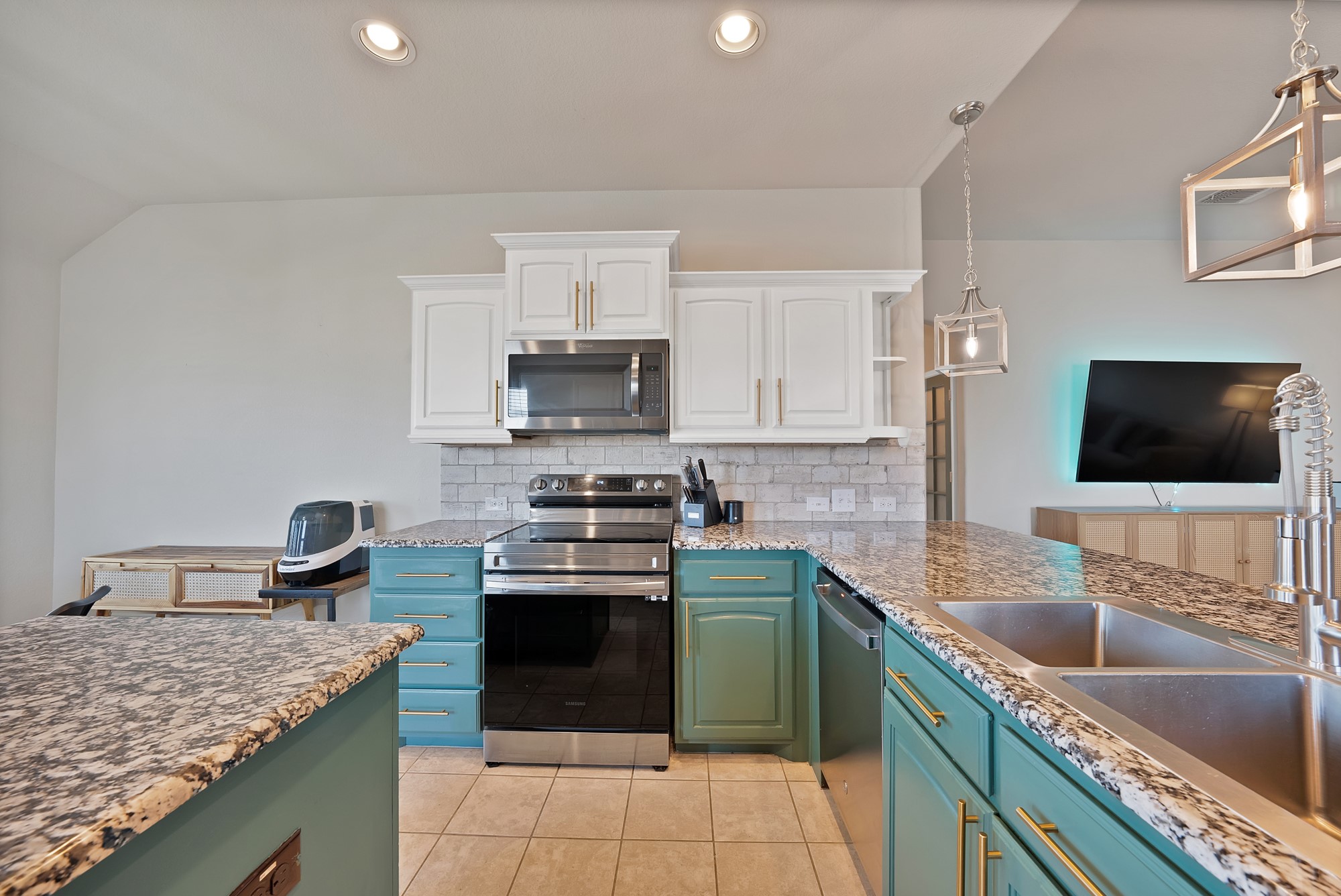 10329 Kingspoint Boulevard