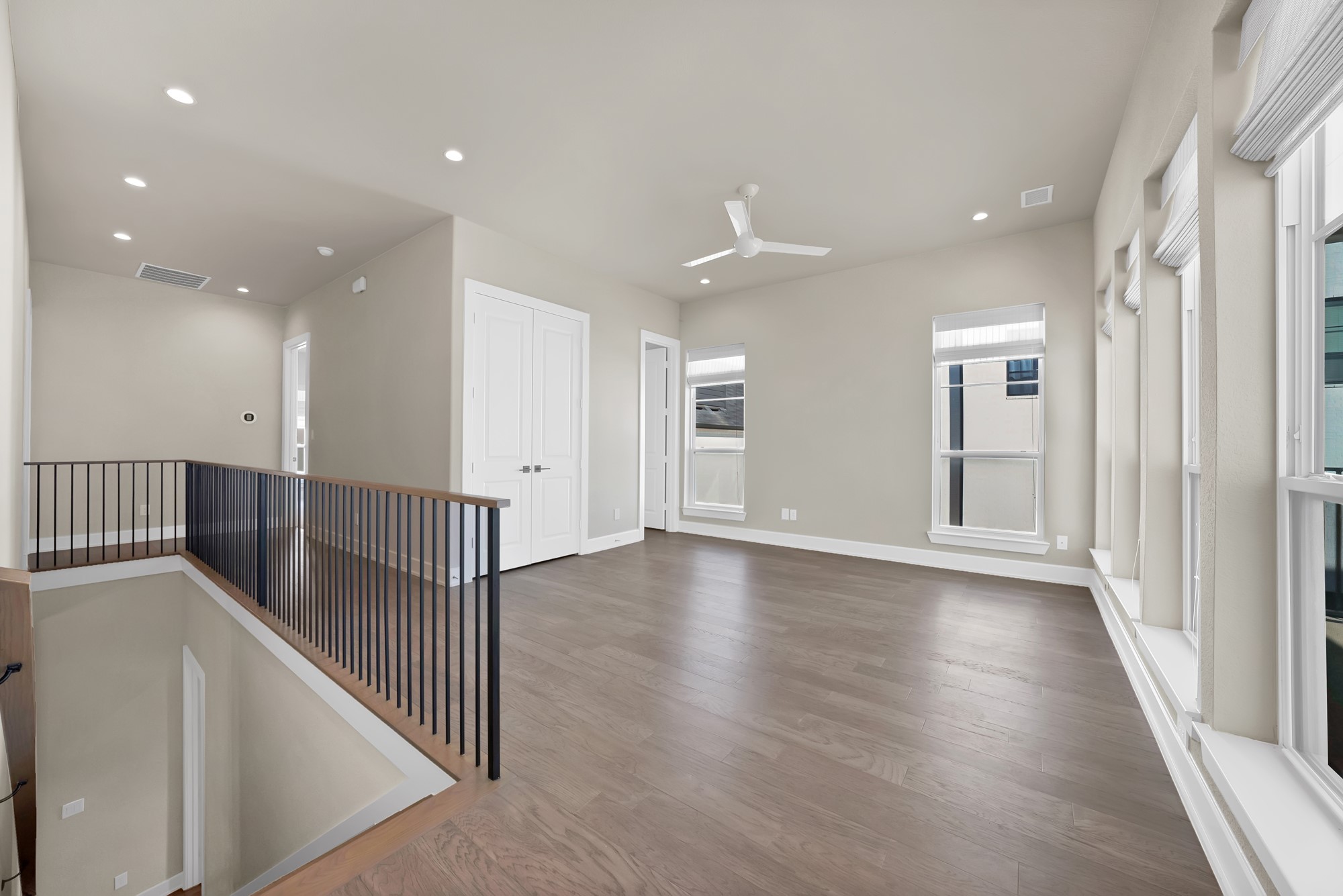 123 Garden Court E