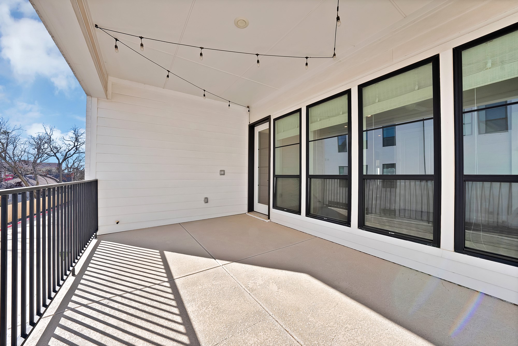 123 Garden Court E