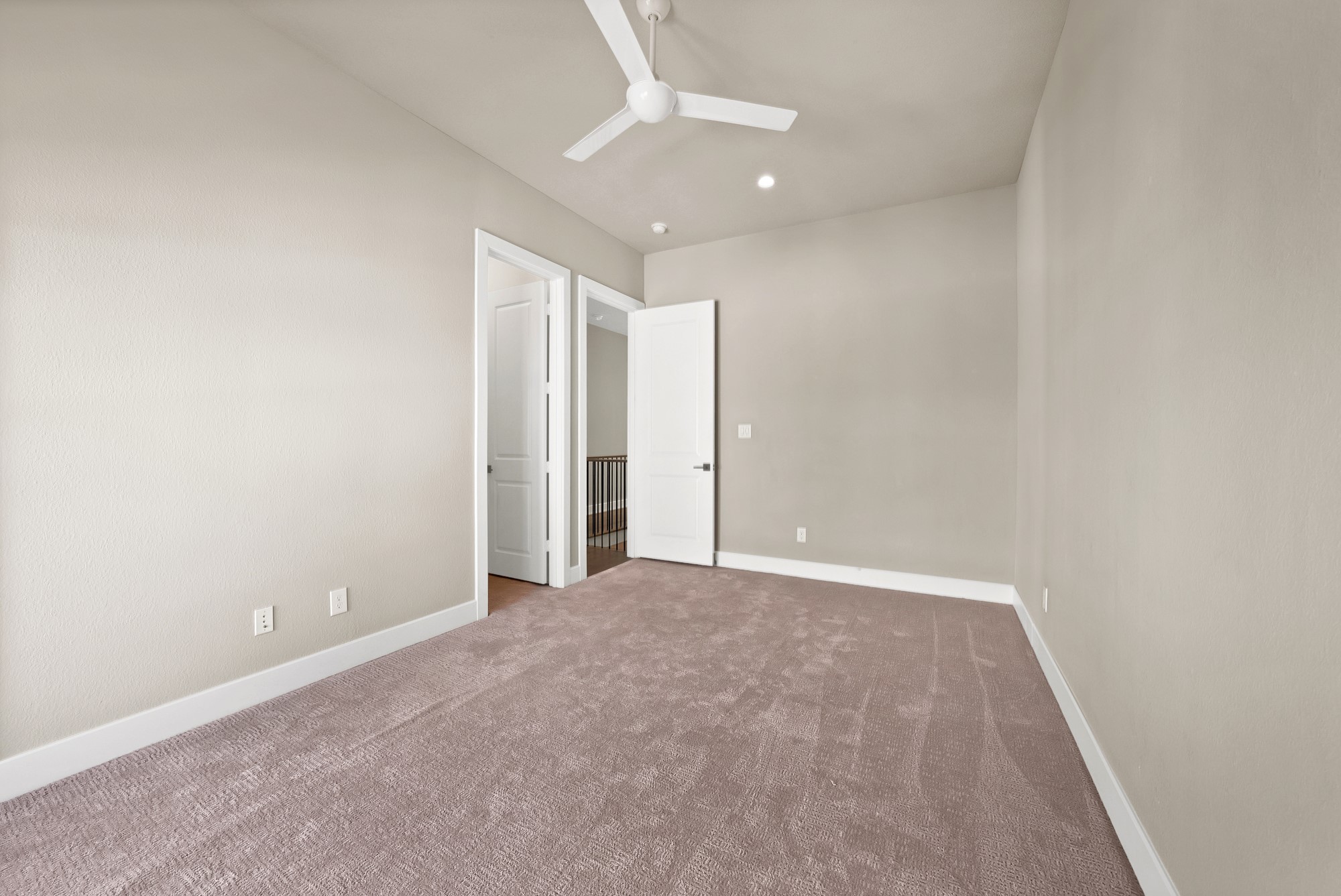 123 Garden Court E