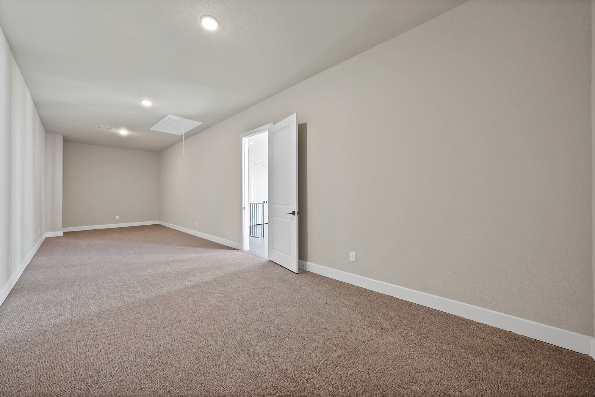 123 Garden Court E