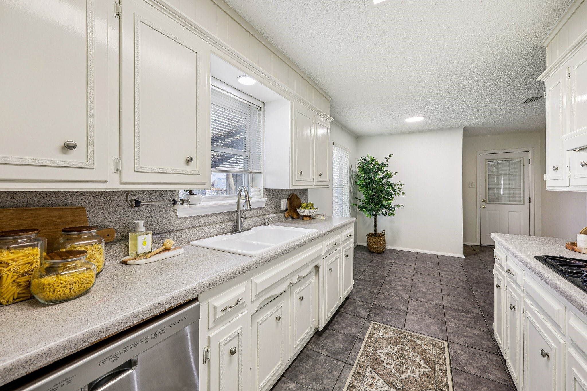 1015 Rocky Canyon Road