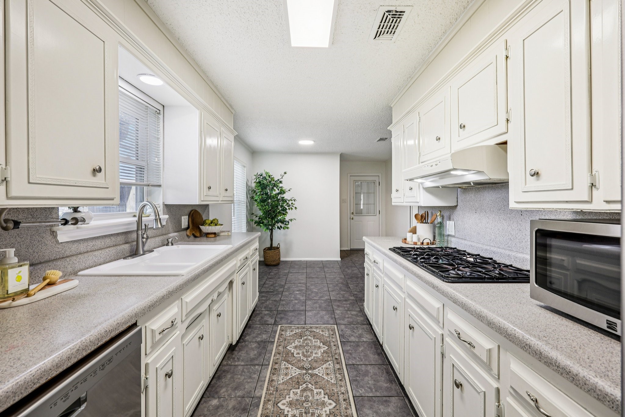 1015 Rocky Canyon Road