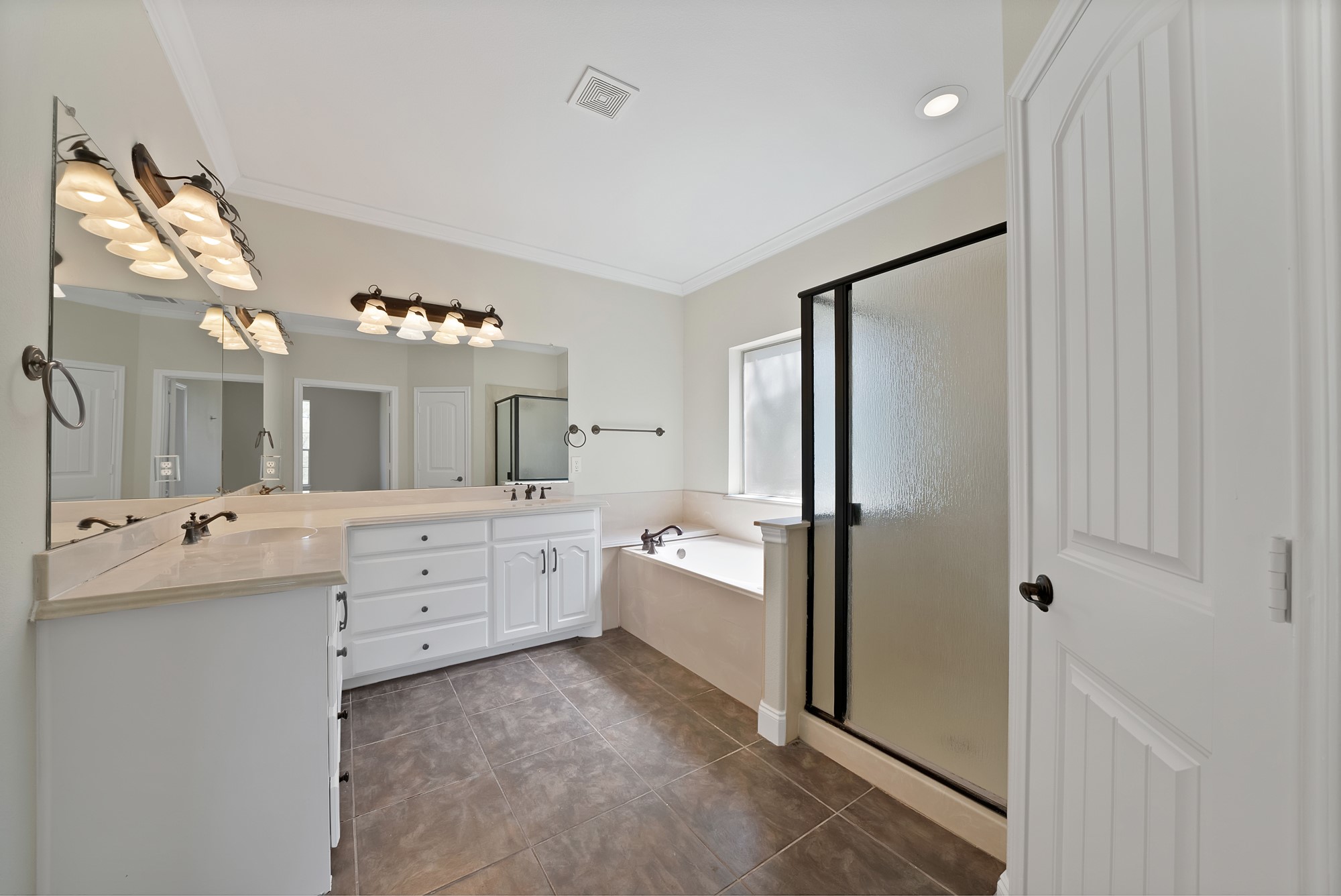 2770 S Lakeview Drive