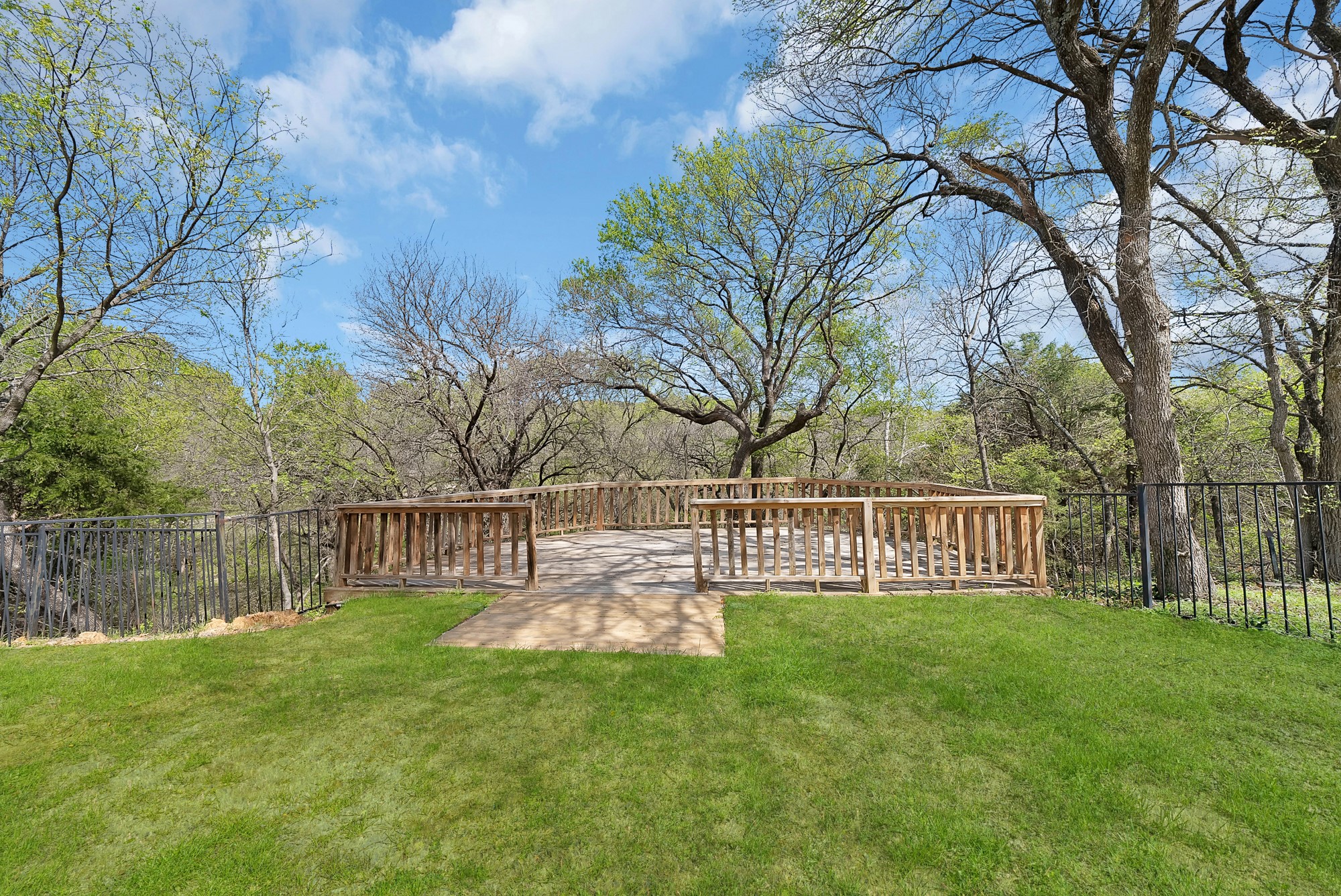 2770 S Lakeview Drive