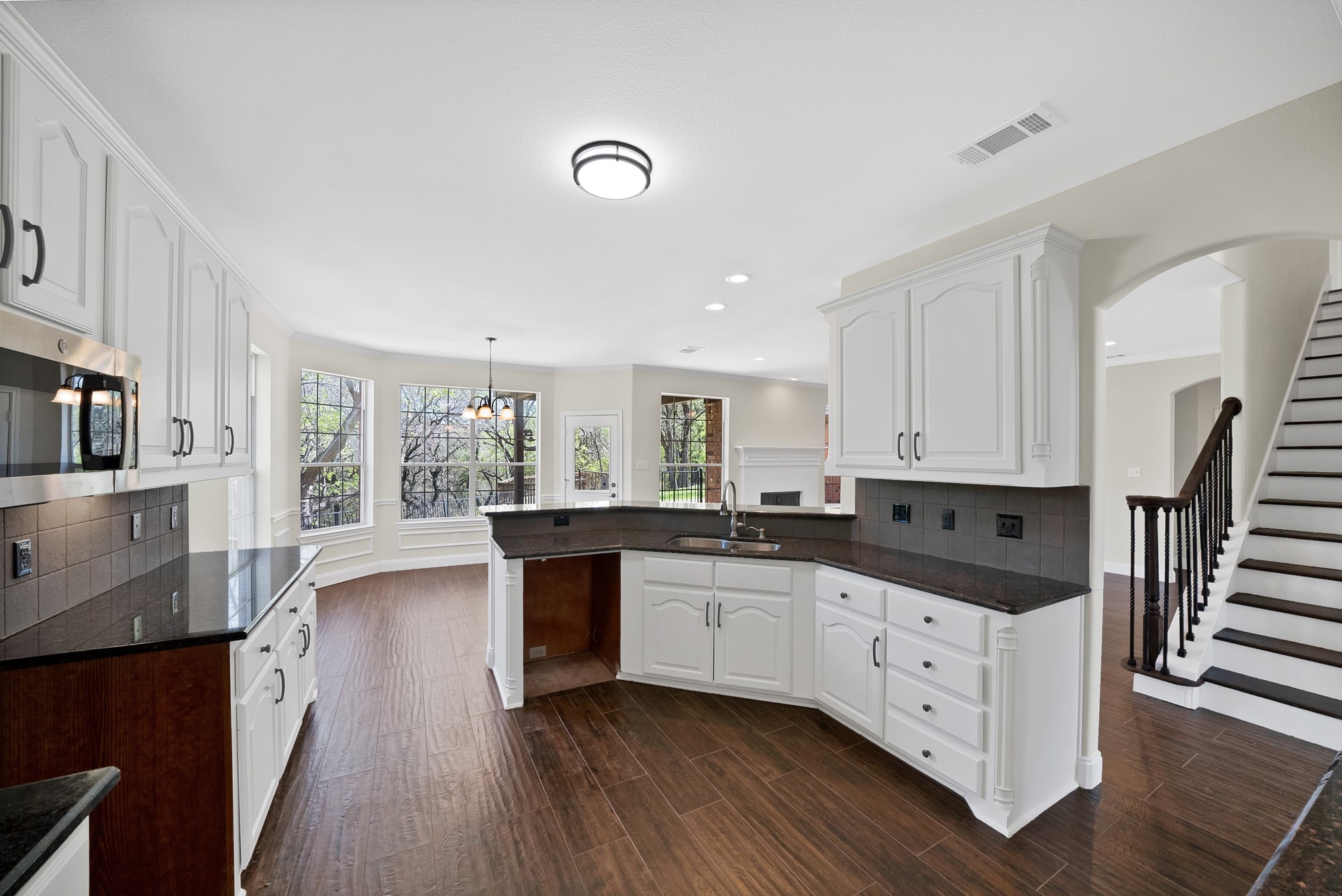 2770 S Lakeview Drive