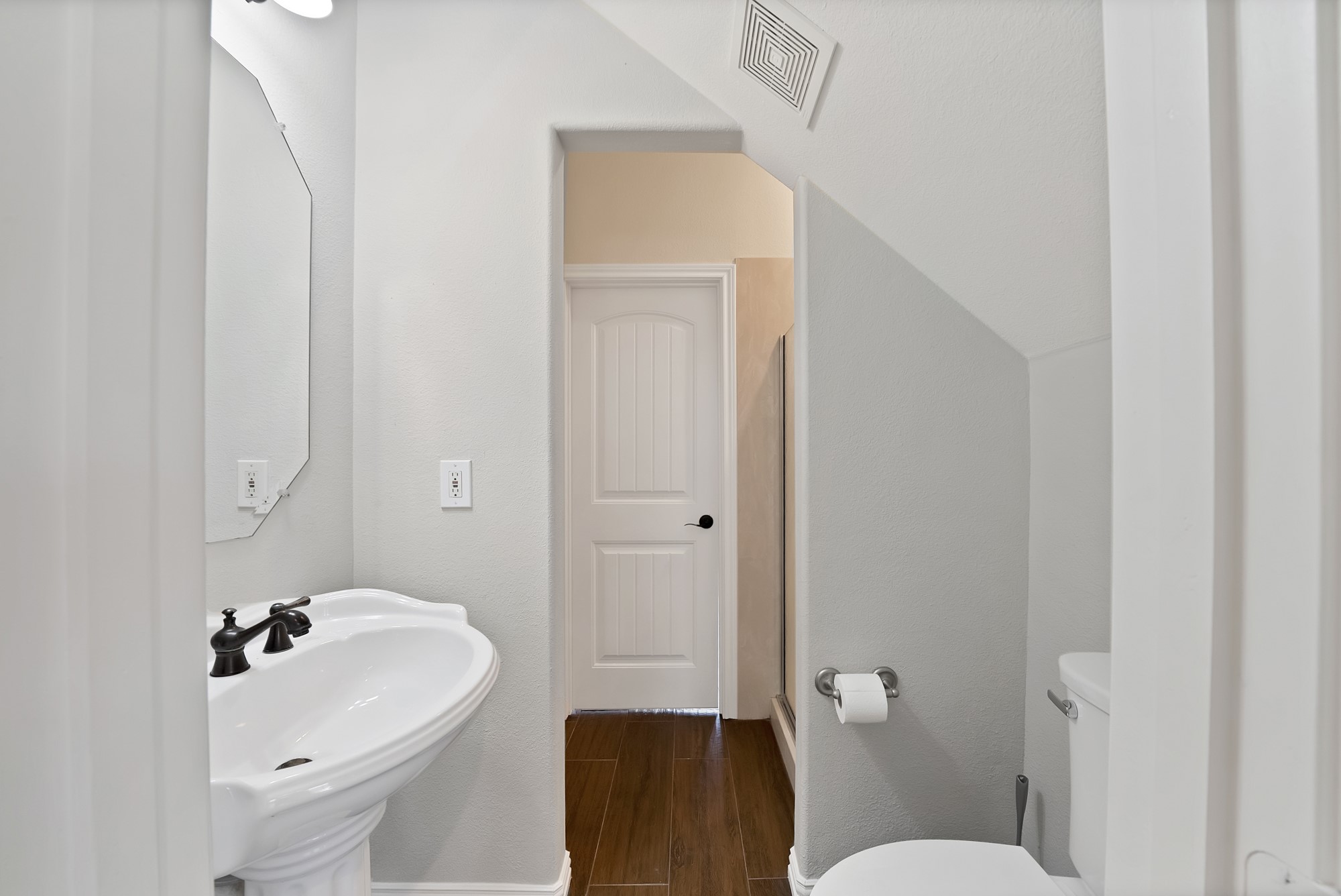 2770 S Lakeview Drive