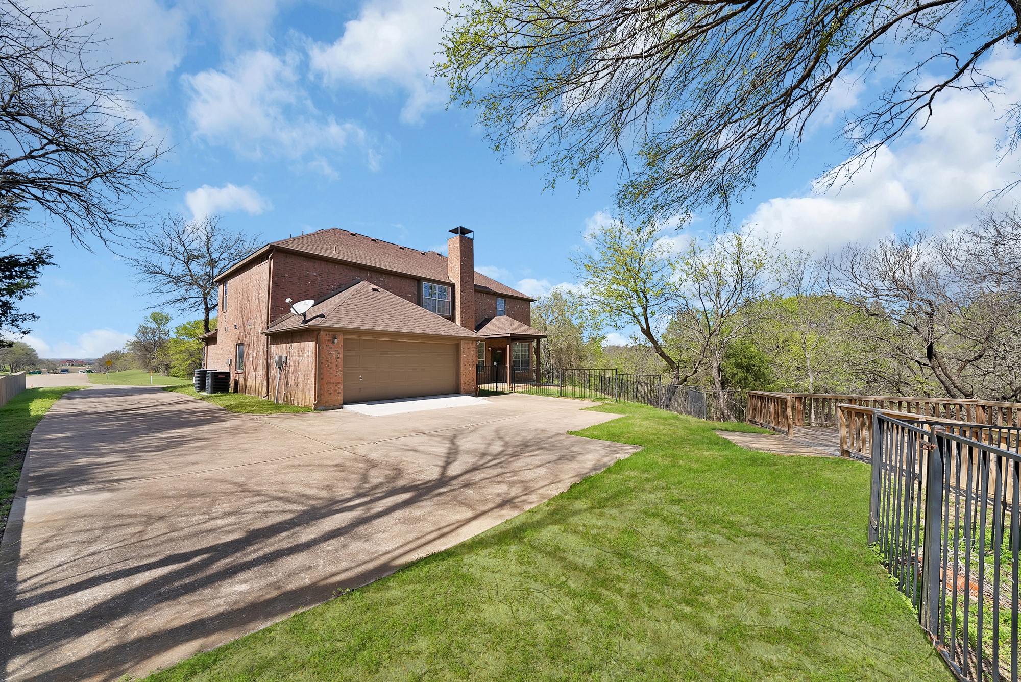 2770 S Lakeview Drive