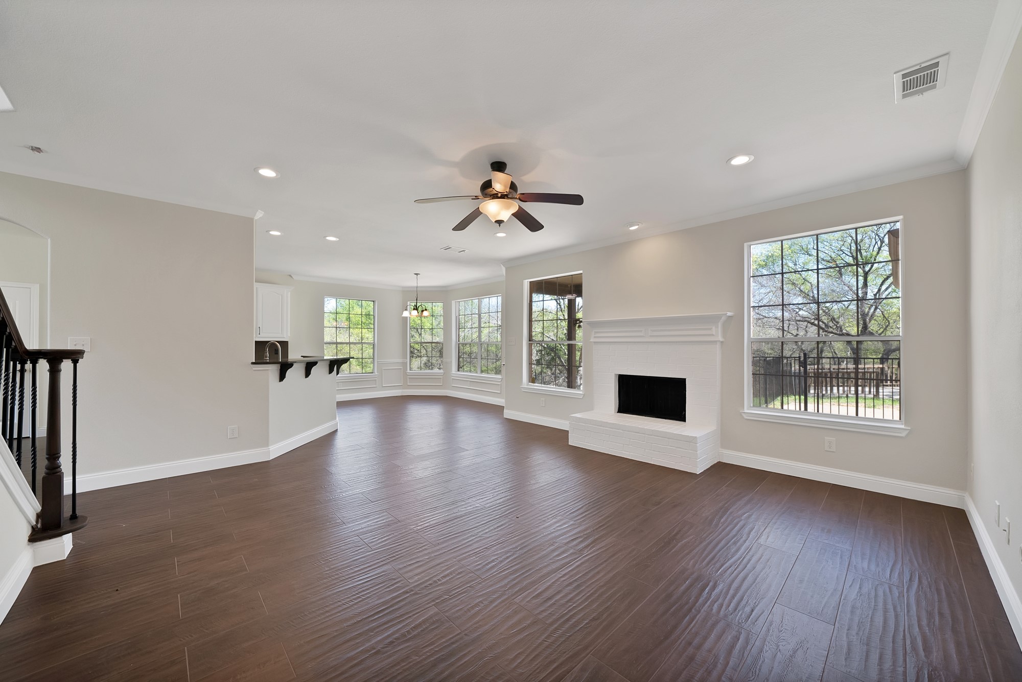 2770 S Lakeview Drive