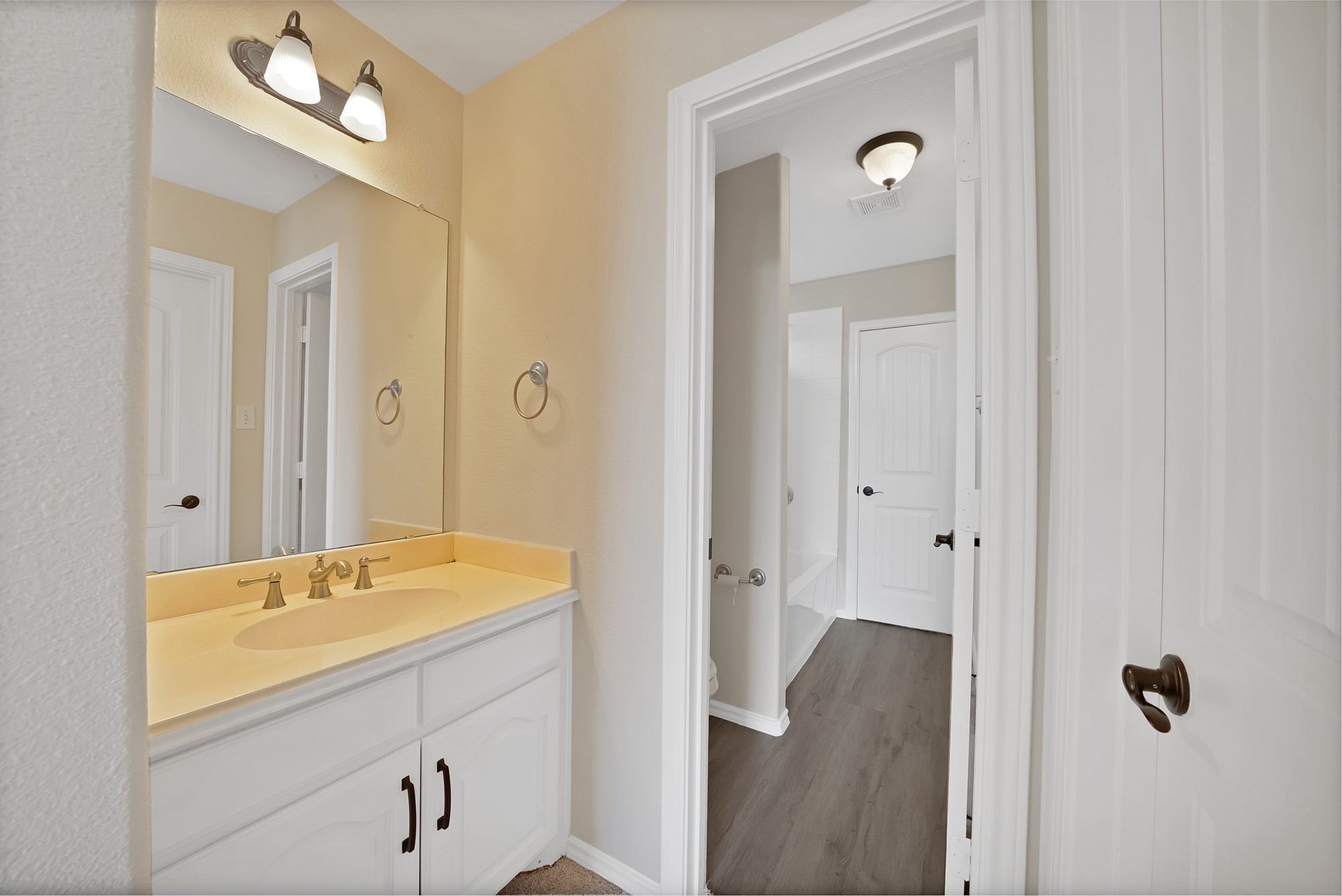 2770 S Lakeview Drive