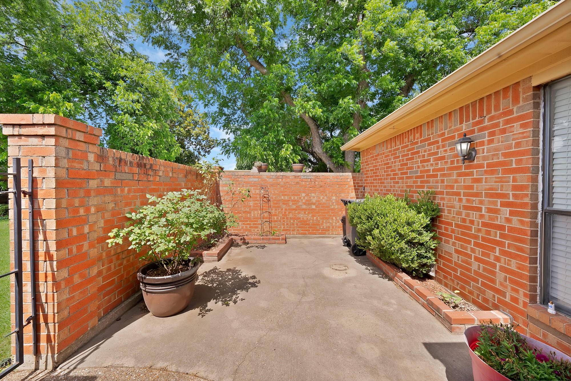 935 Cedarland Boulevard