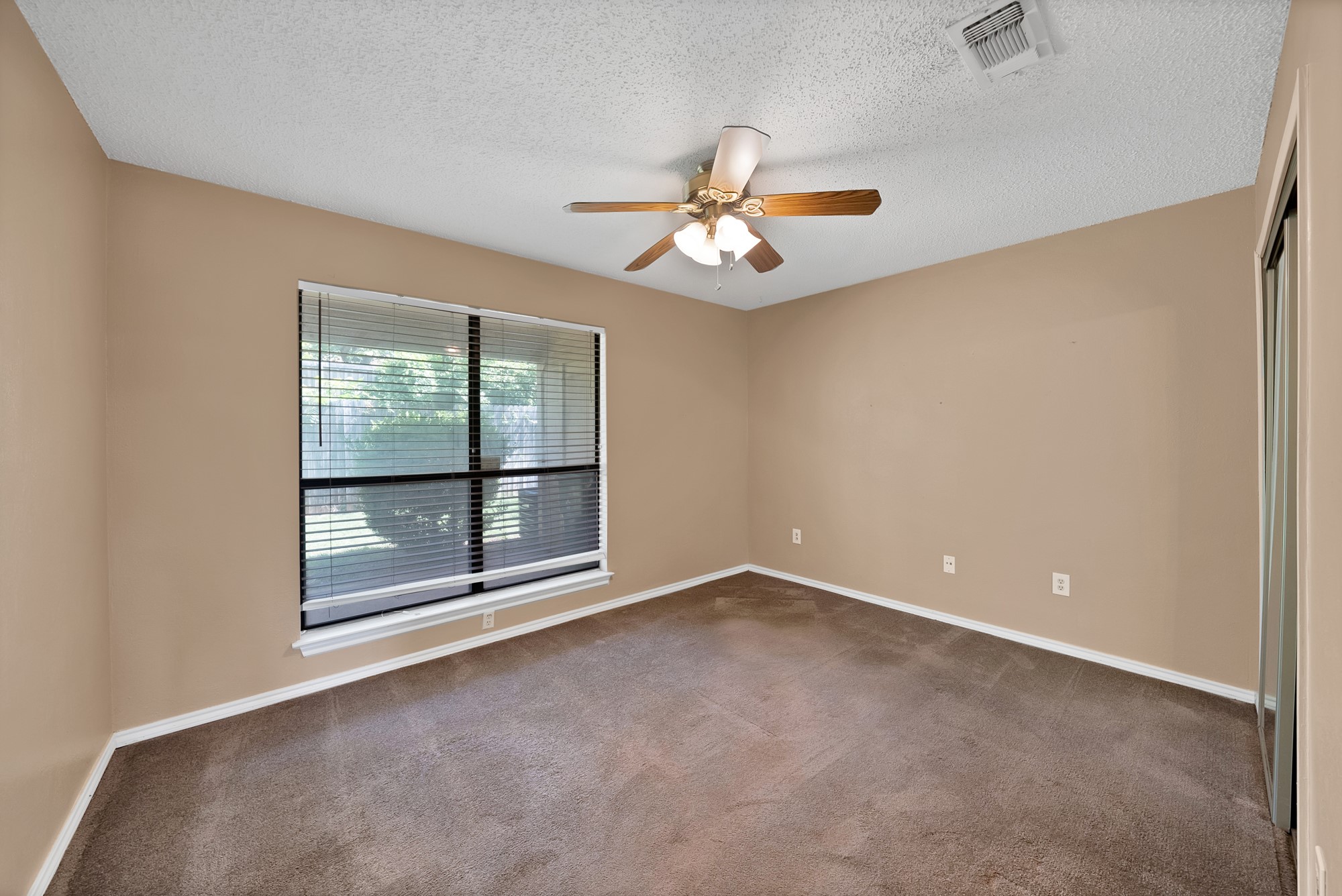 935 Cedarland Boulevard