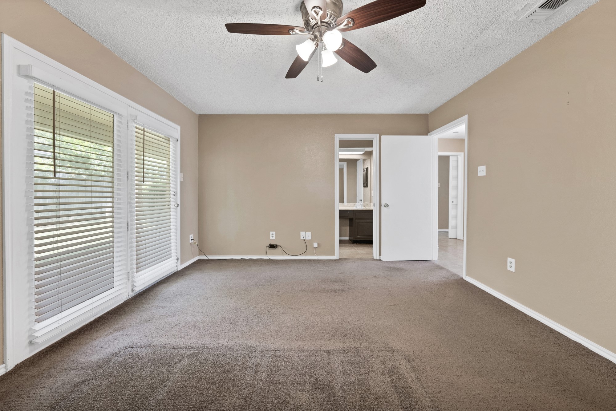 935 Cedarland Boulevard