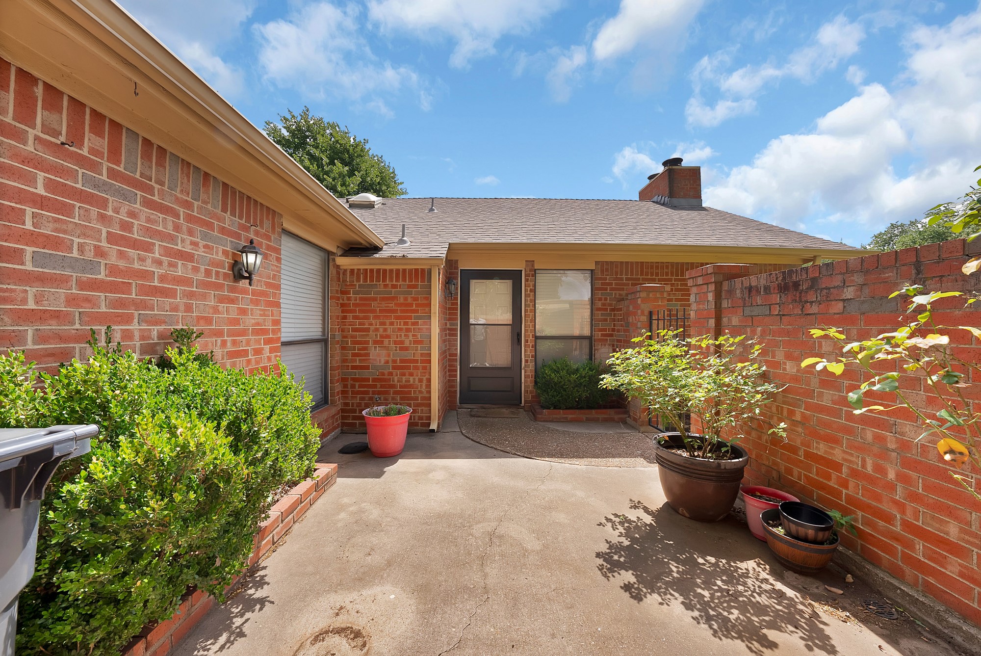 935 Cedarland Boulevard