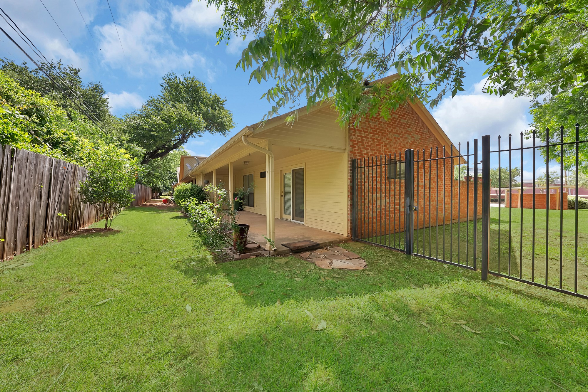 935 Cedarland Boulevard