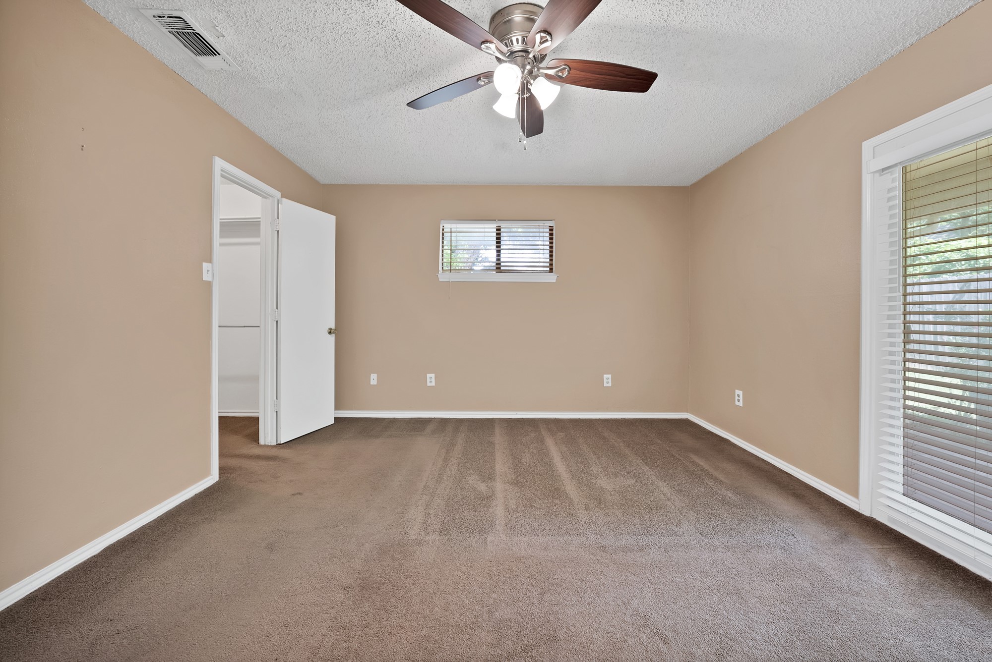 935 Cedarland Boulevard
