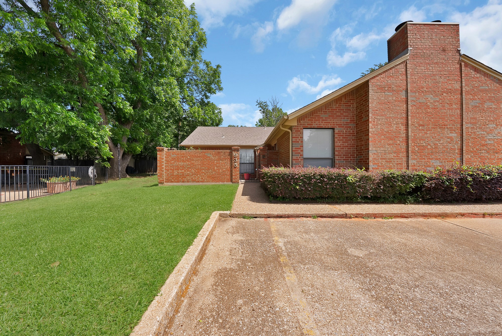 935 Cedarland Boulevard