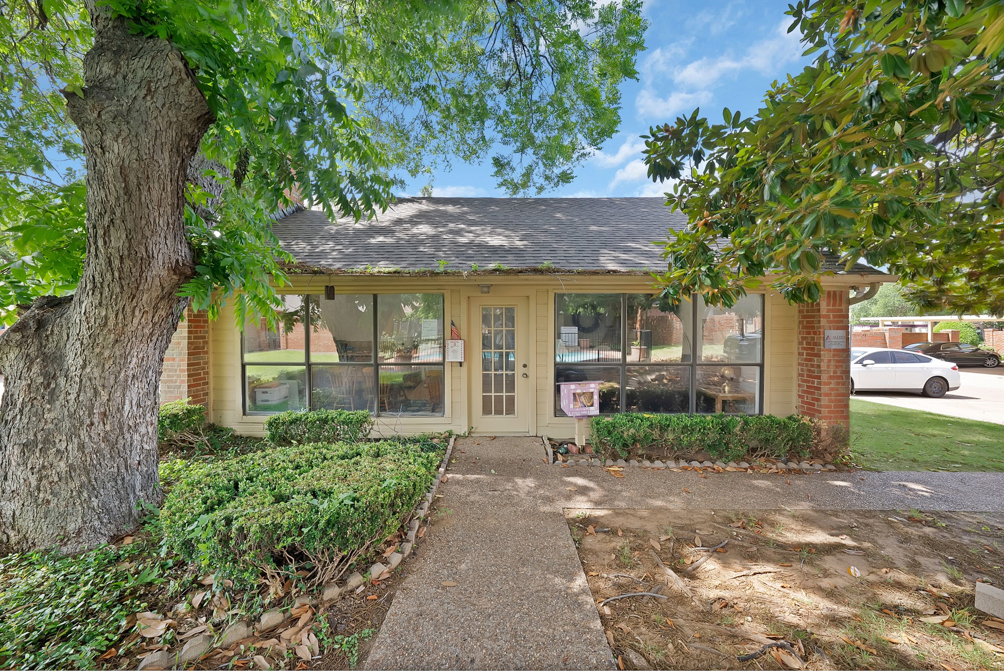 935 Cedarland Boulevard