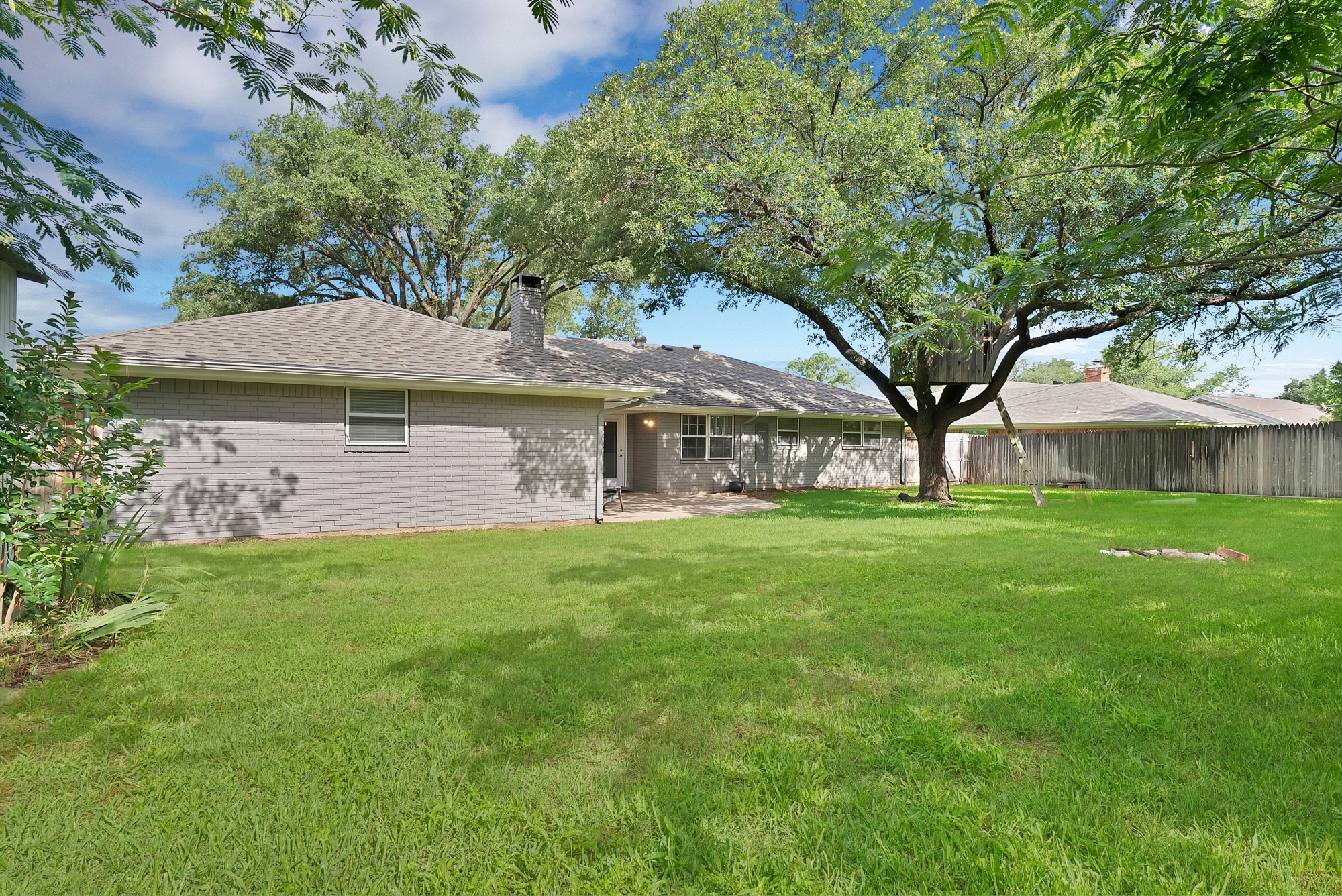 1615 Cresthaven Drive