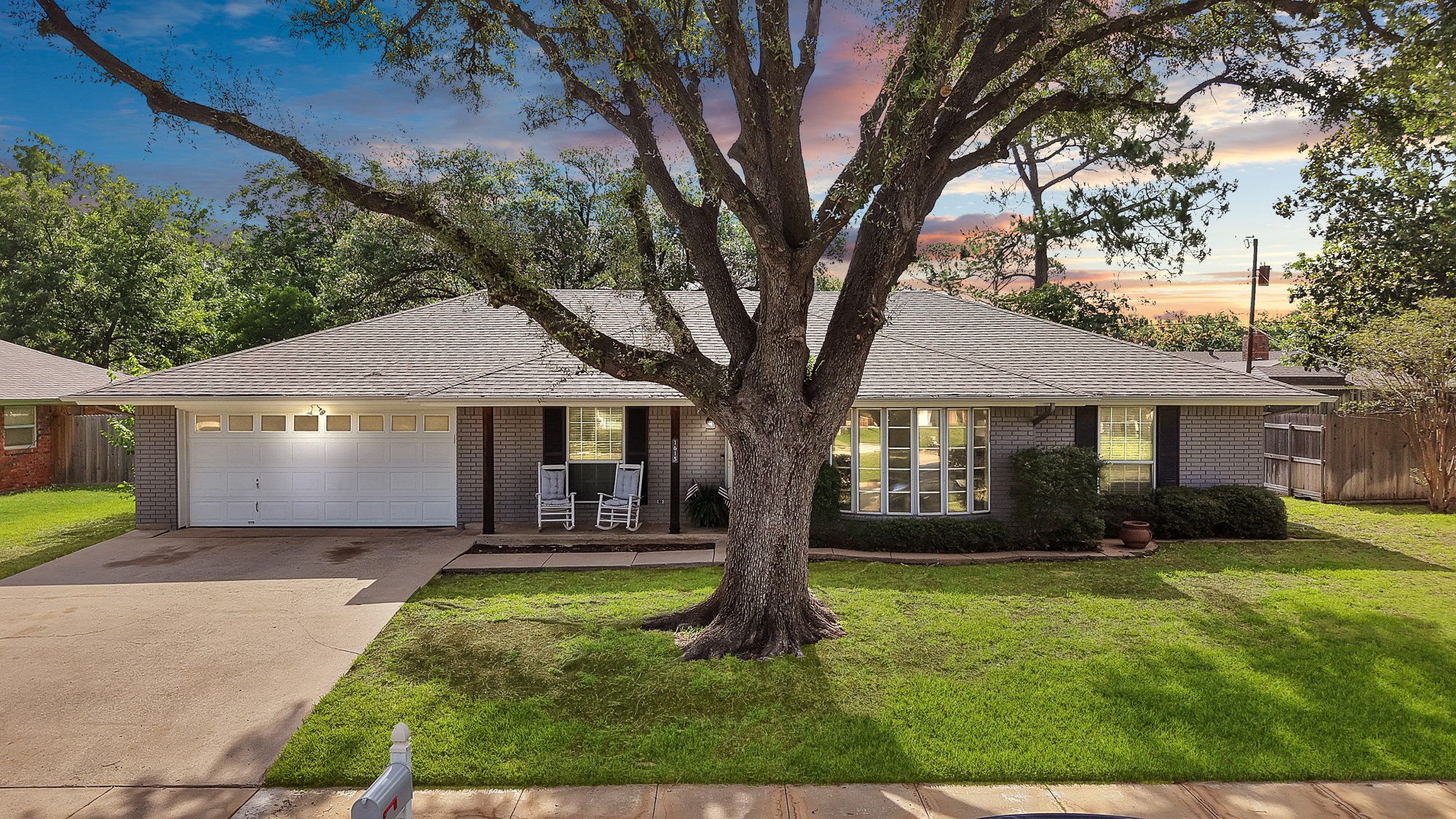 1615 Cresthaven Drive