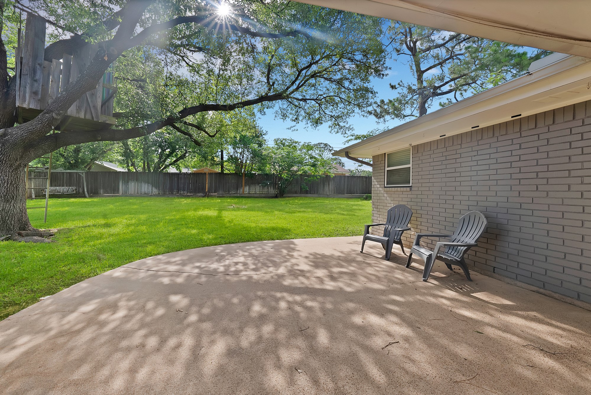 1615 Cresthaven Drive