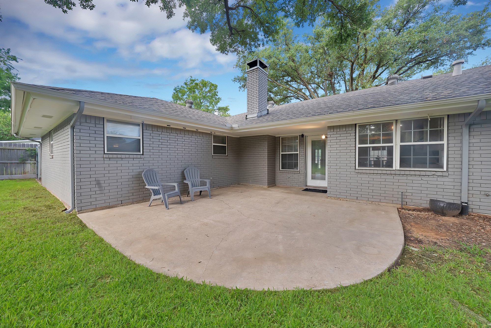 1615 Cresthaven Drive