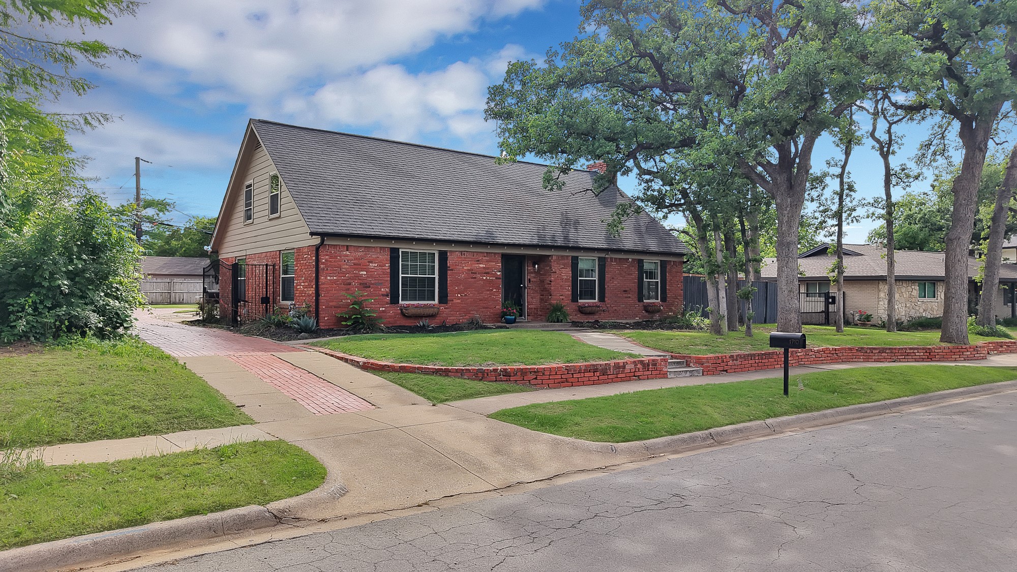 1710 Hilltop Lane