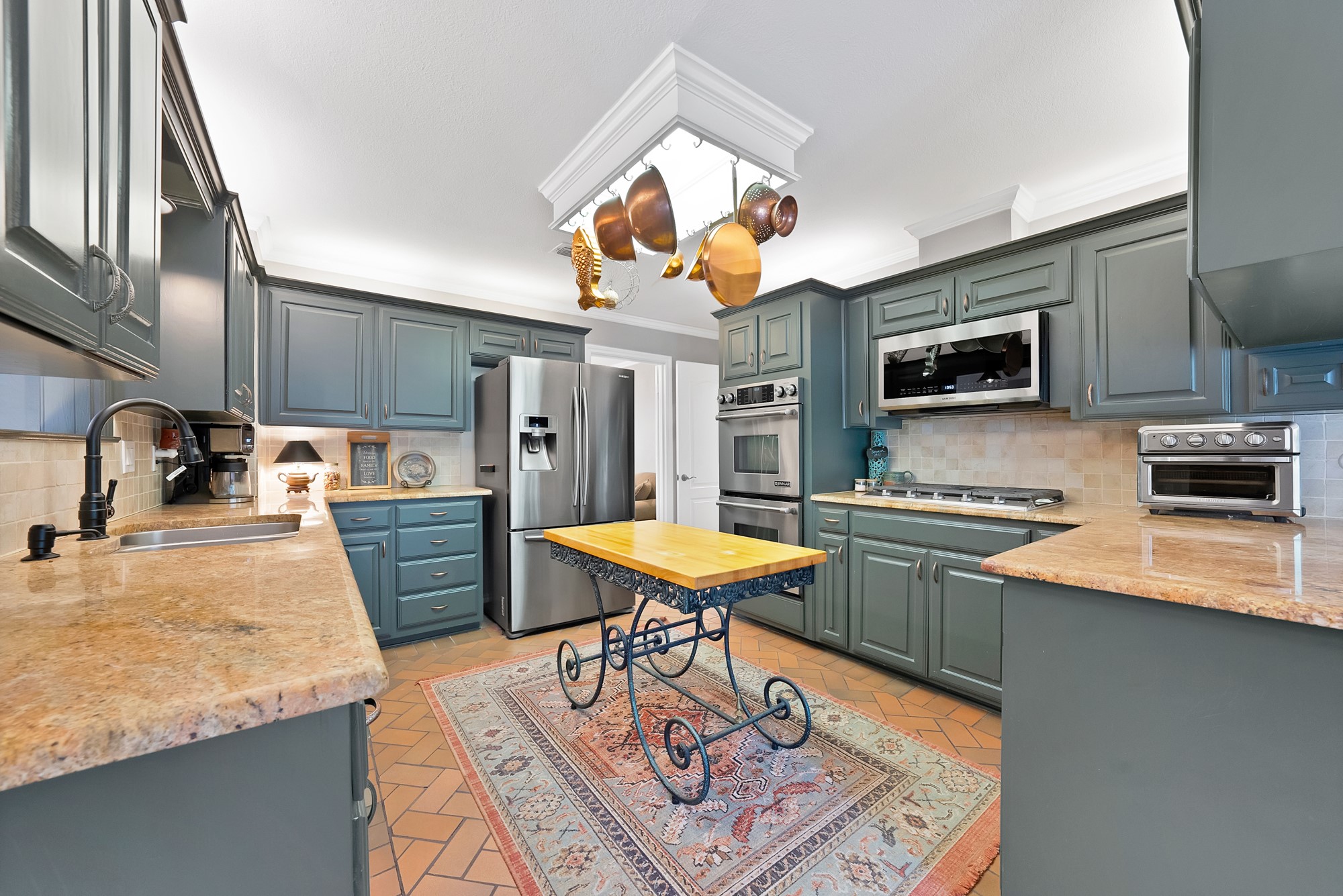 3008 Cambridge Drive