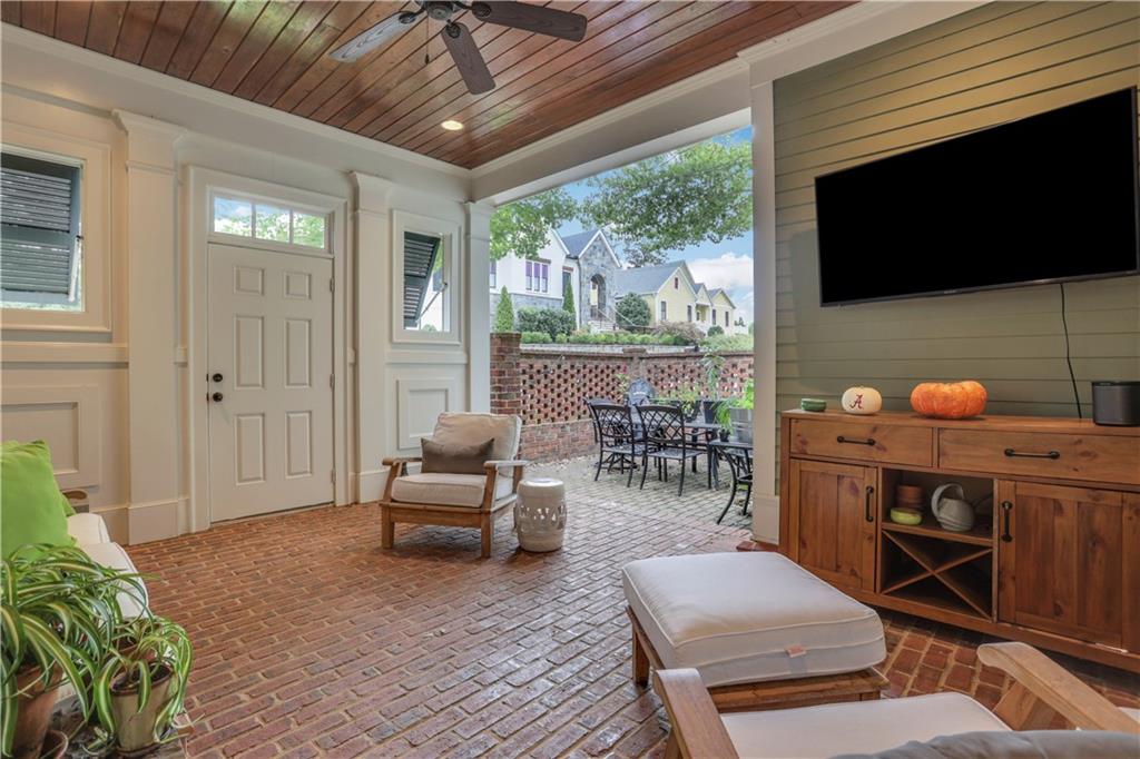 21 Whitlock Drive SW