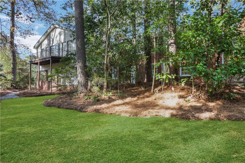 681 Hampton Place SW